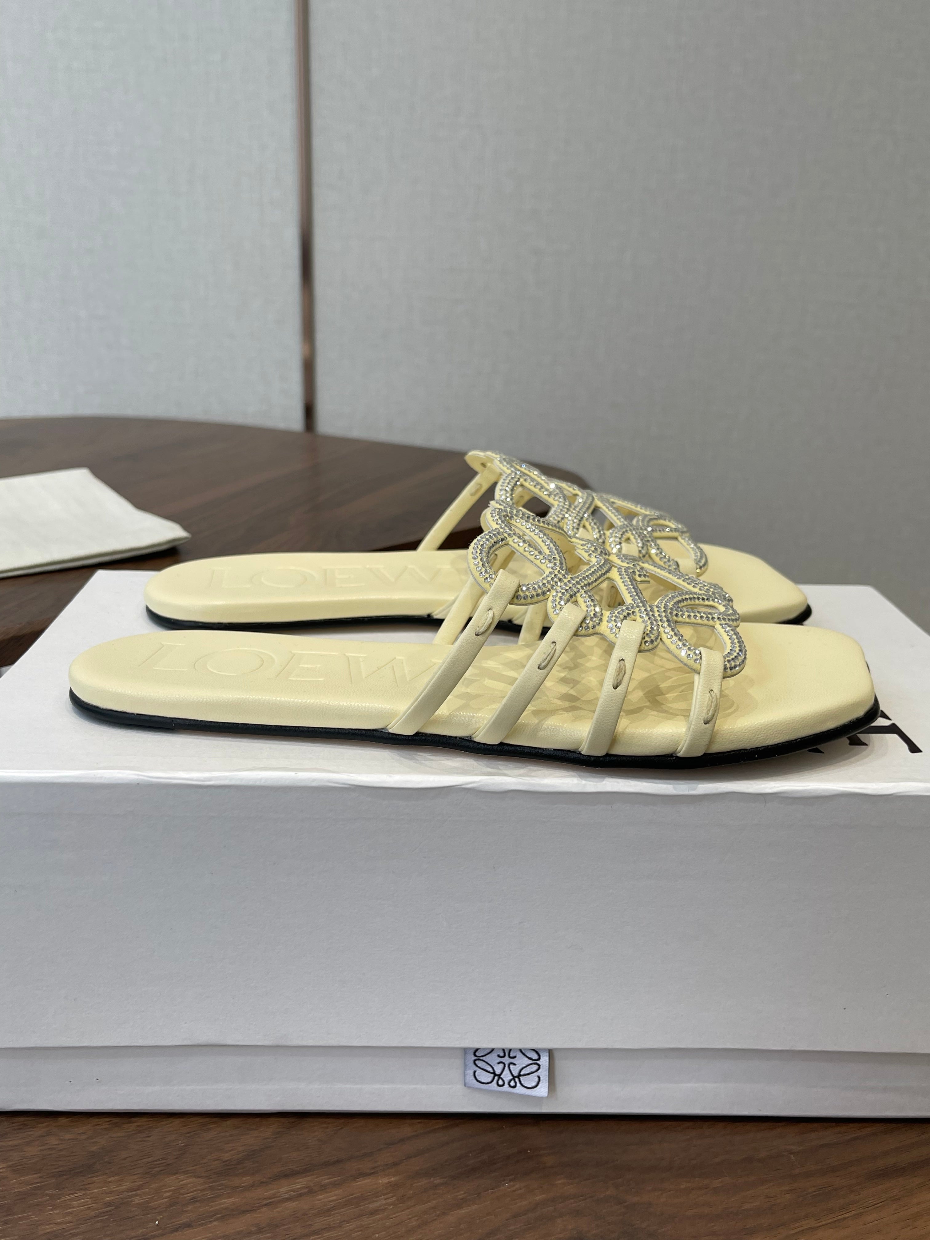 LOEWE 26S FLAT SANDALS IN LIGHT YELLOW CALFSKIN WITH CRYSTALS