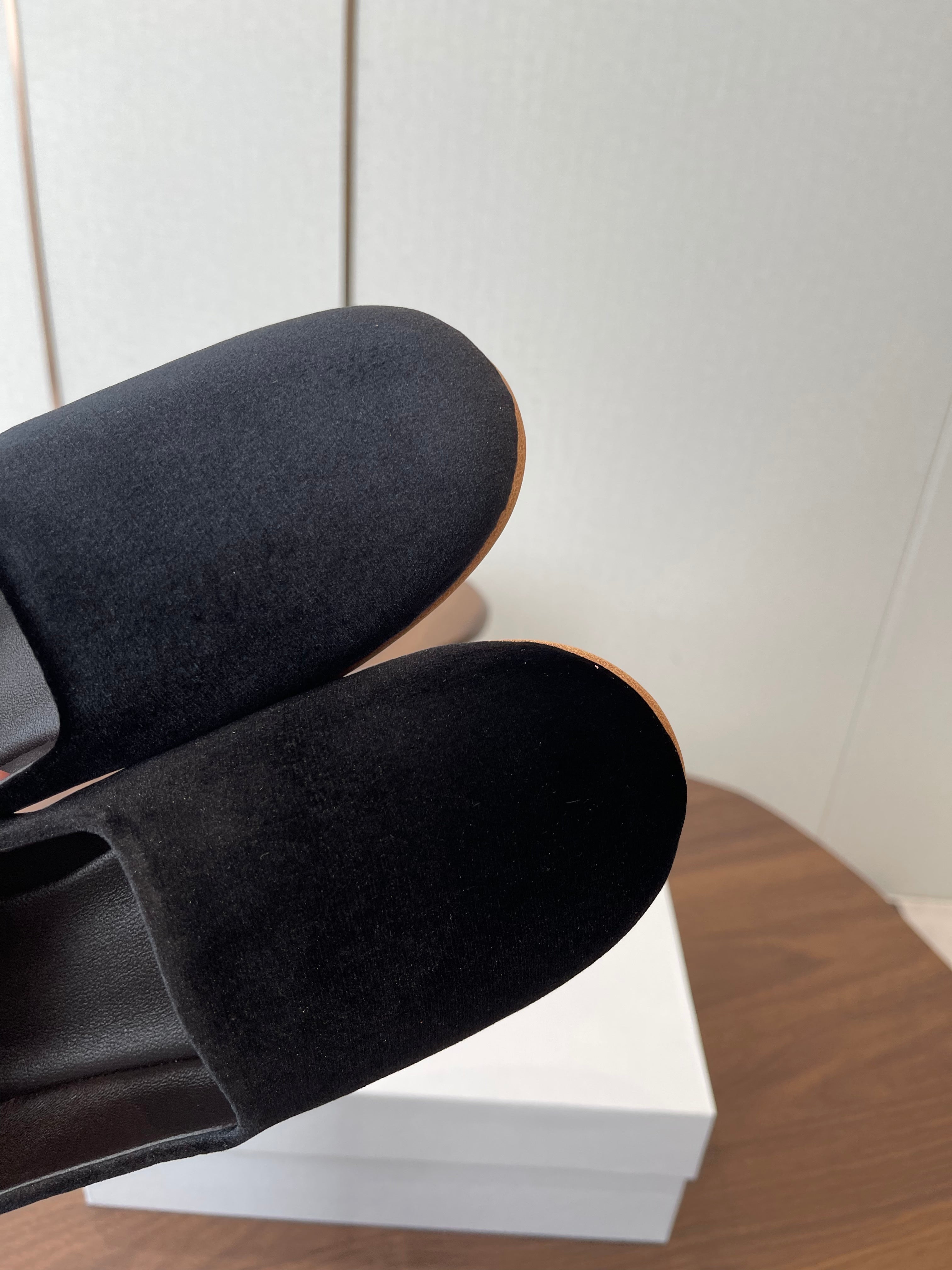 THE ROW 26S BALLET FLATS IN BLACK VELVET