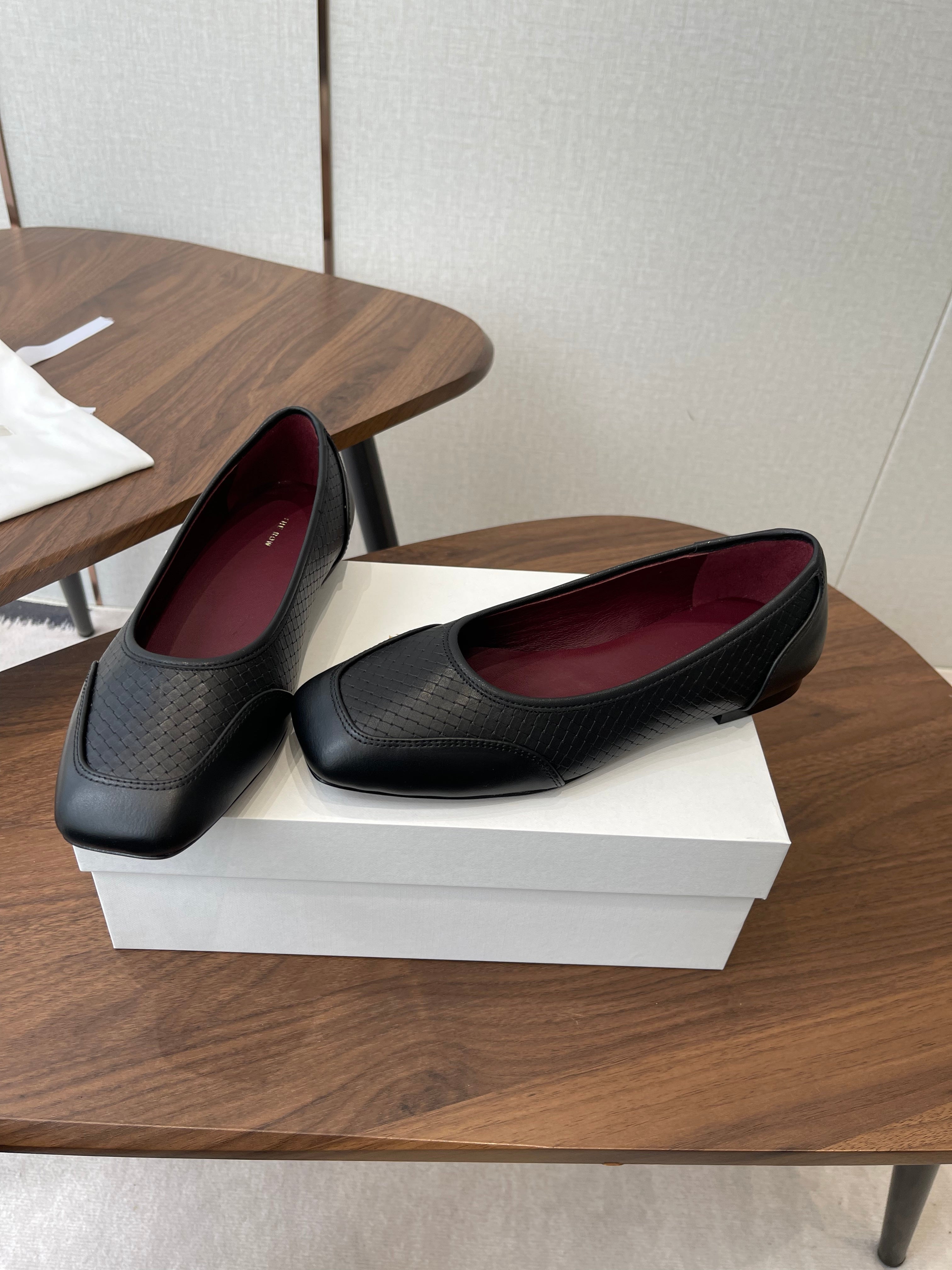 THE ROW 26S SQUARE TOE  BALLET FLATS IN BLACK CALFSKIN