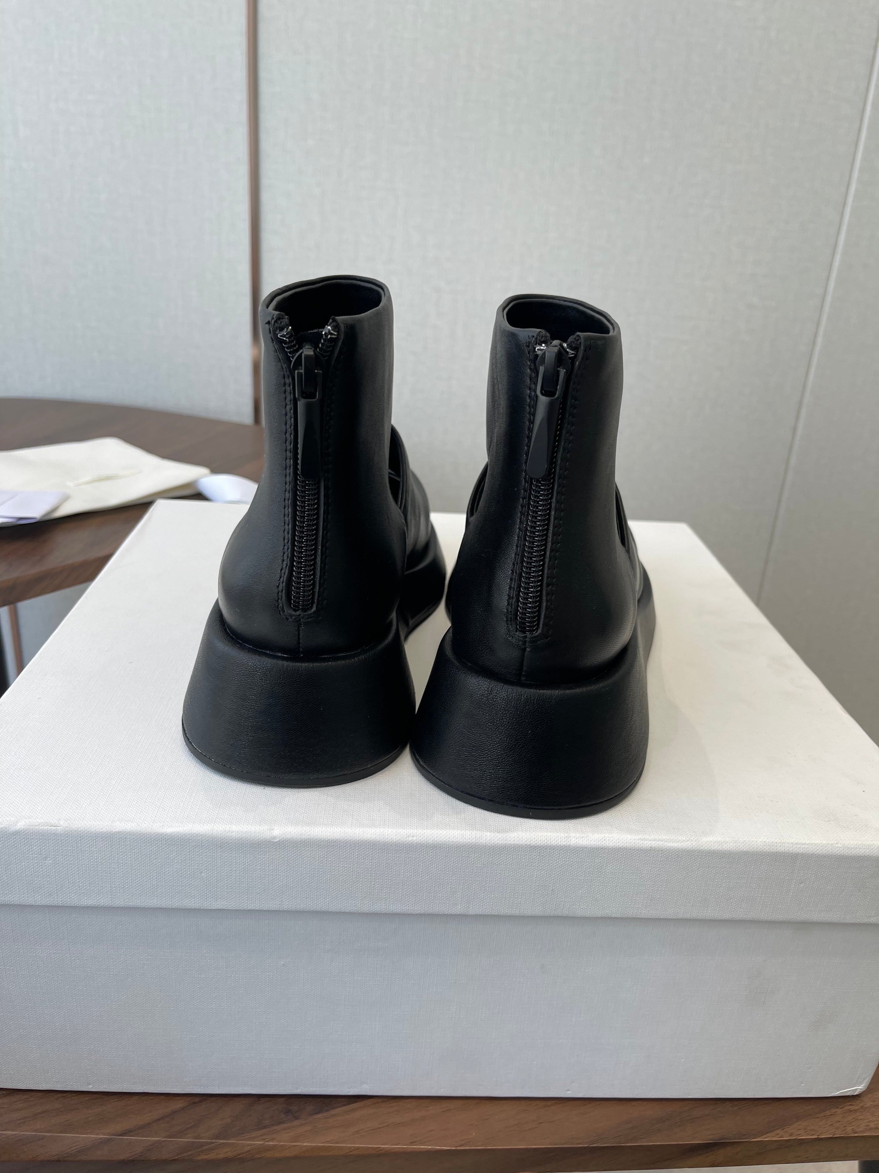 THE ROW 26S PLATFORM MARY JANE IN BLACK CALFSKIN