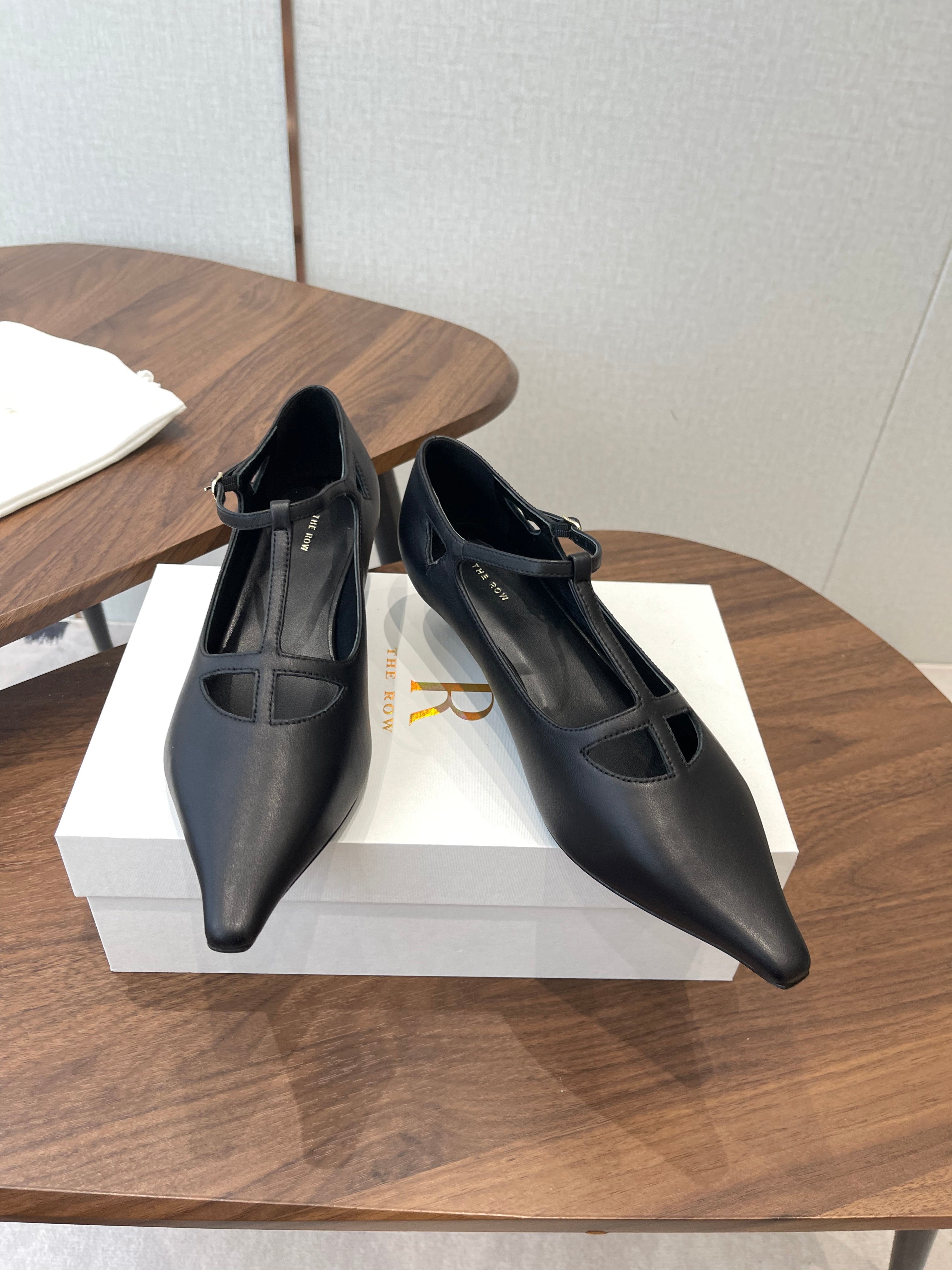 THE ROW 26S POINTED TOE T STRAP PUMPS 35MM IN BLACK CALFSKIN