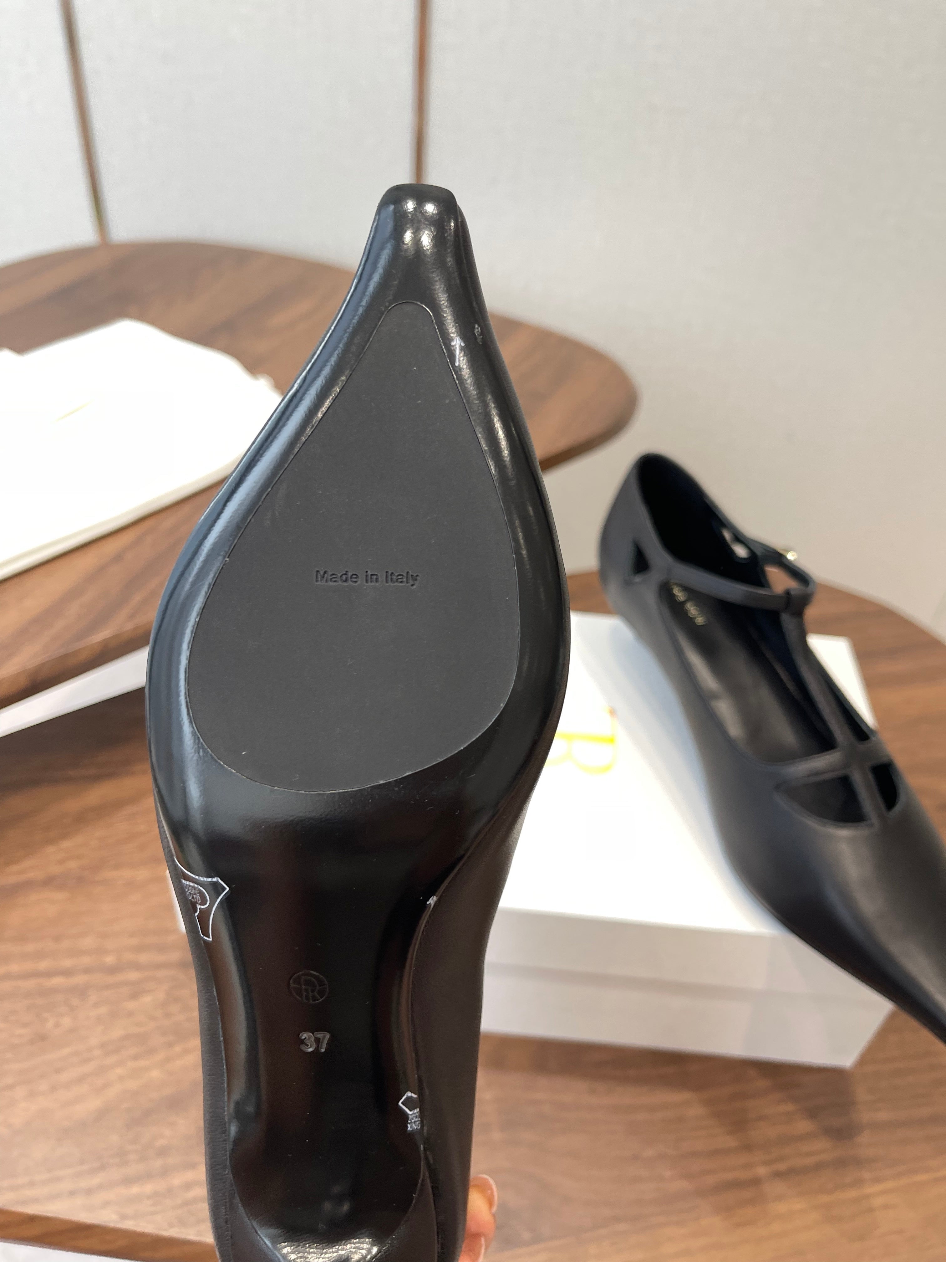 THE ROW 26S POINTED TOE T STRAP PUMPS 35MM IN BLACK CALFSKIN