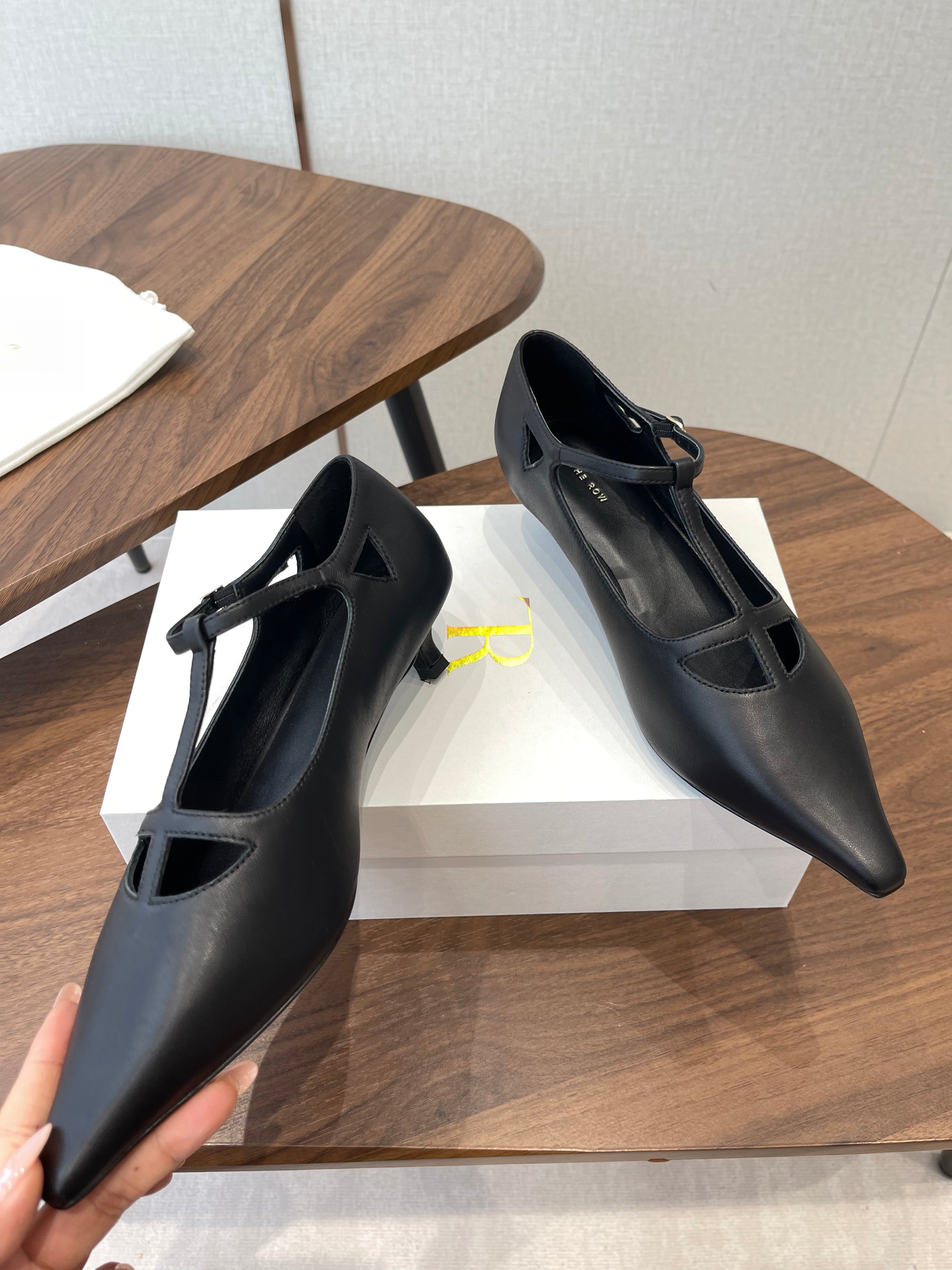 THE ROW 26S POINTED TOE T STRAP PUMPS 35MM IN BLACK CALFSKIN