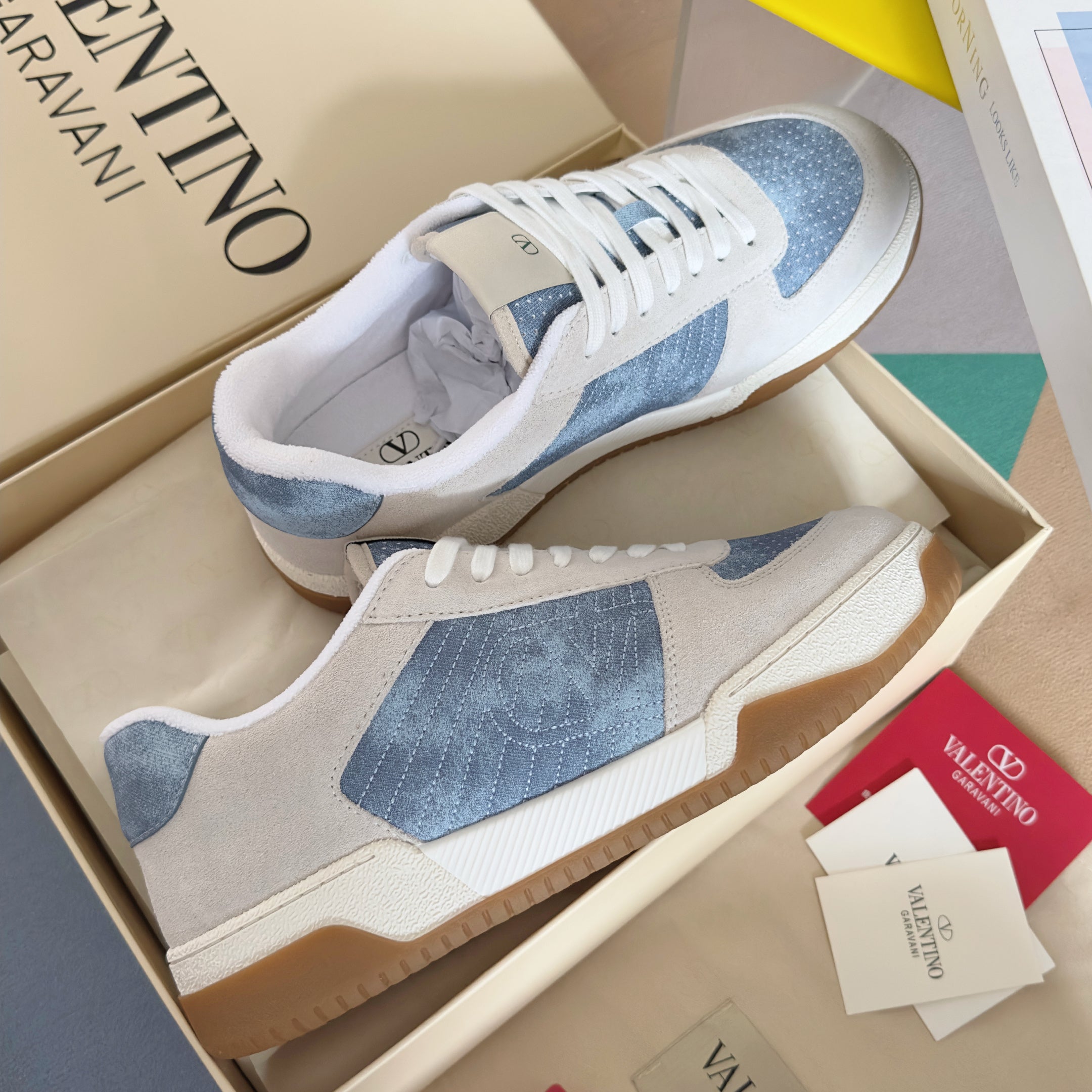 VALENTINO 25S GARAVANI FREEDOTS SNEAKERS IN BEIGE MIX BLUE SUEDE