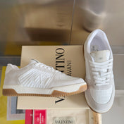 VALENTINO 25S GARAVANI FREEDOTS SNEAKERS IN BEIGE SUEDE AND WHITE LAMBSKIN