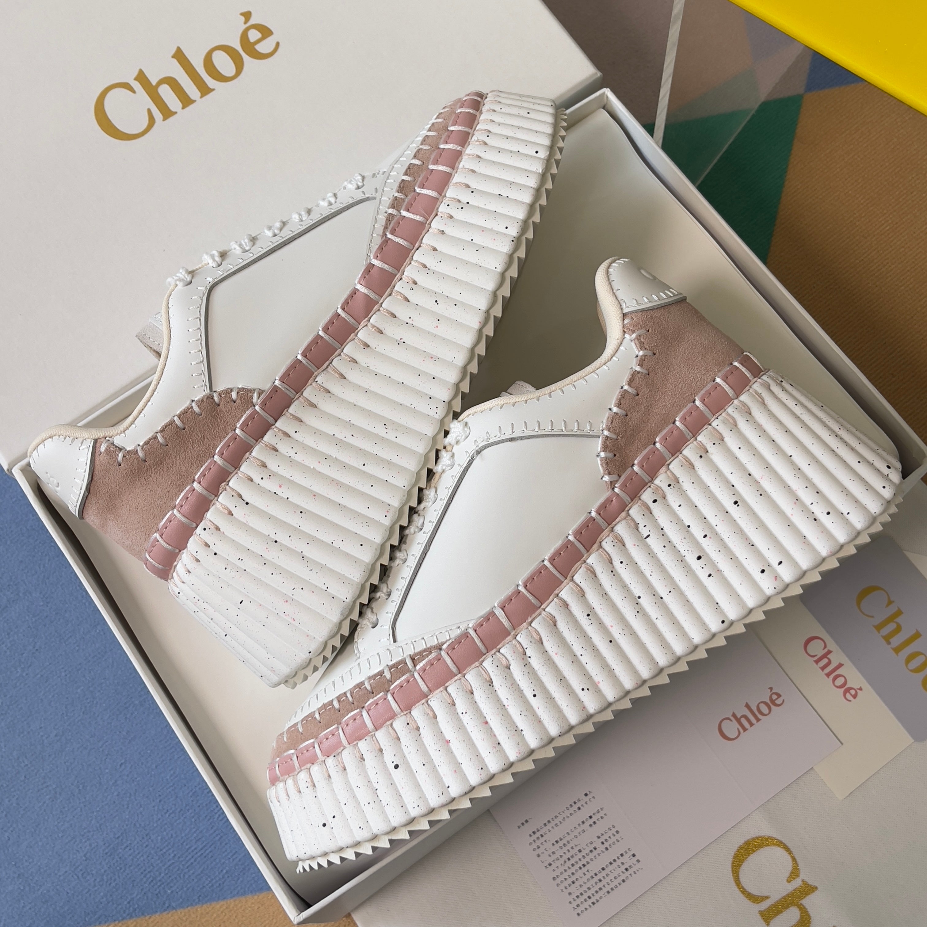 CHLOÉ 26S WEDGE SNEAKERS 70 MM IN WHITE CALFSKIN AND LIGHT PINK SUEDE