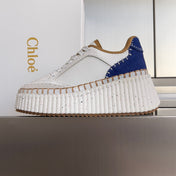 CHLOÉ 26S WEDGE SNEAKERS 70 MM IN WHITE CALFSKIN AND NAVY BLUE SUEDE