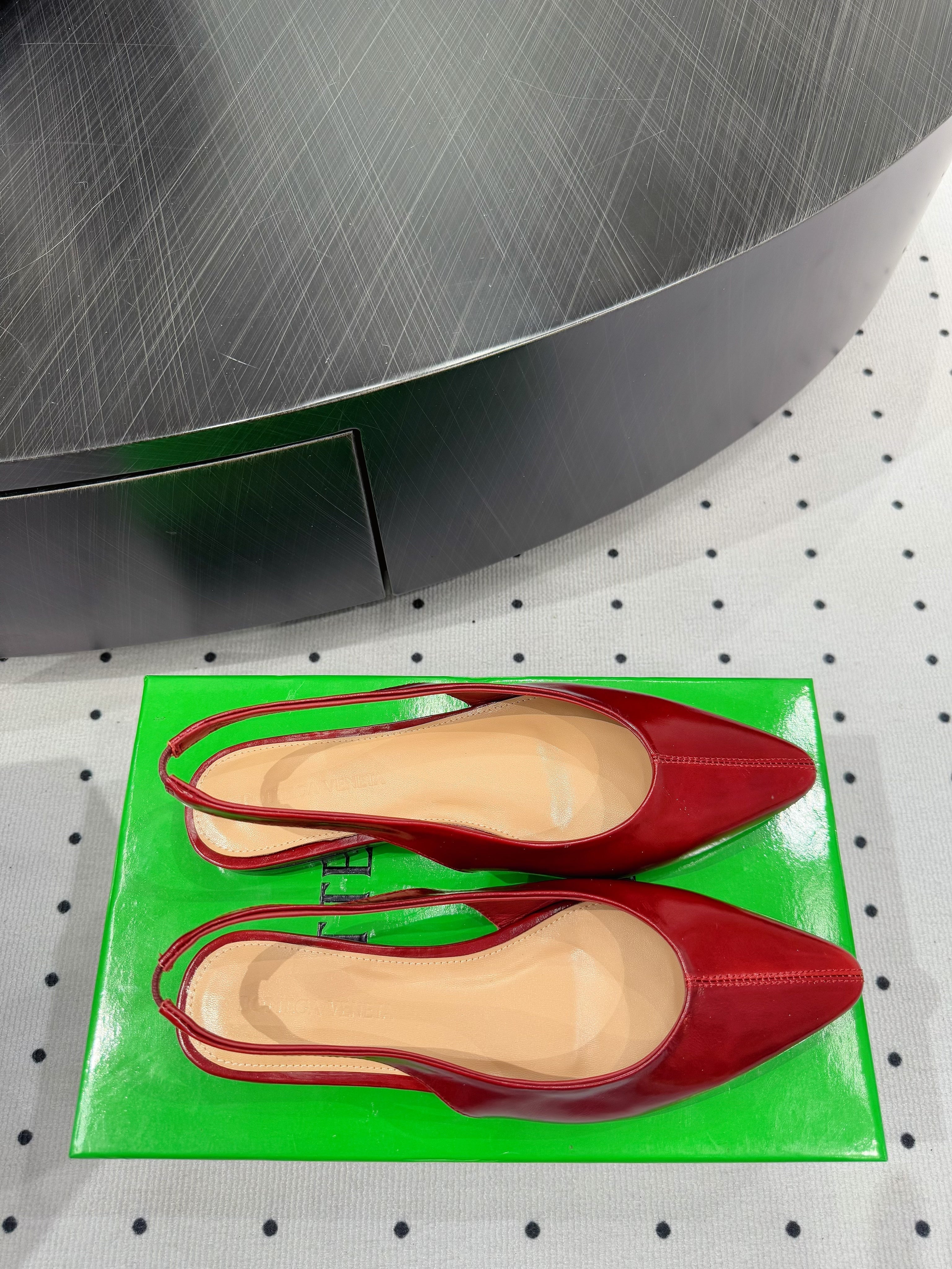 BOTTEGA VENETA 26S SLINGBACK FLATS IN RED CALFSKIN