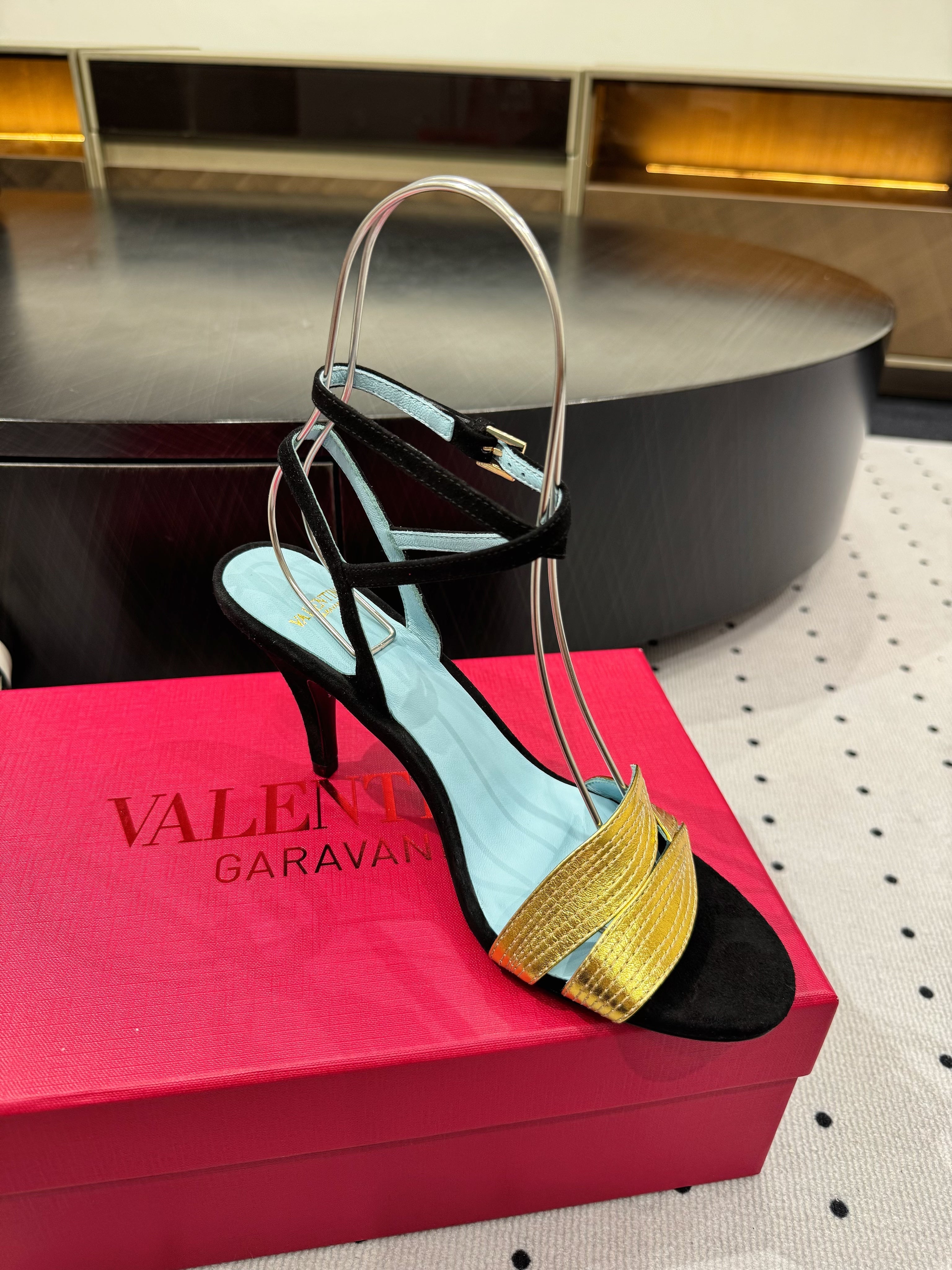 VLTN HIGH SANDAL 25S 60 MM IN BLACK SUEDE AND GOLD CALFSKIN