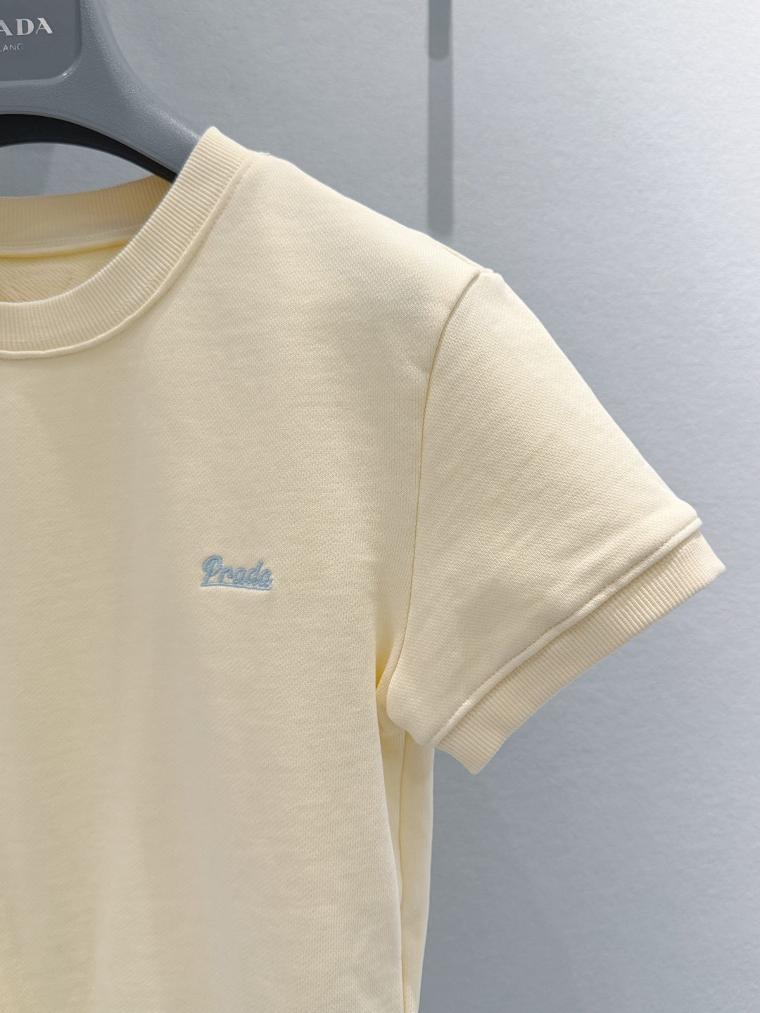 PRADA 26S T-SHIRT STYLE 861