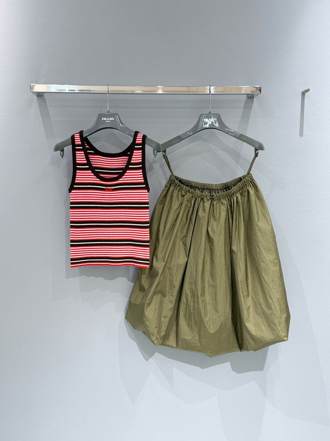 PRADA 26S SLEEVELESS SWEATER STYLE 822
