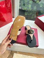 VLTN THONG SANDALS 25S IN BLACK MIX BEIGE LAMBSKIN WITH GOLD HARDWARE