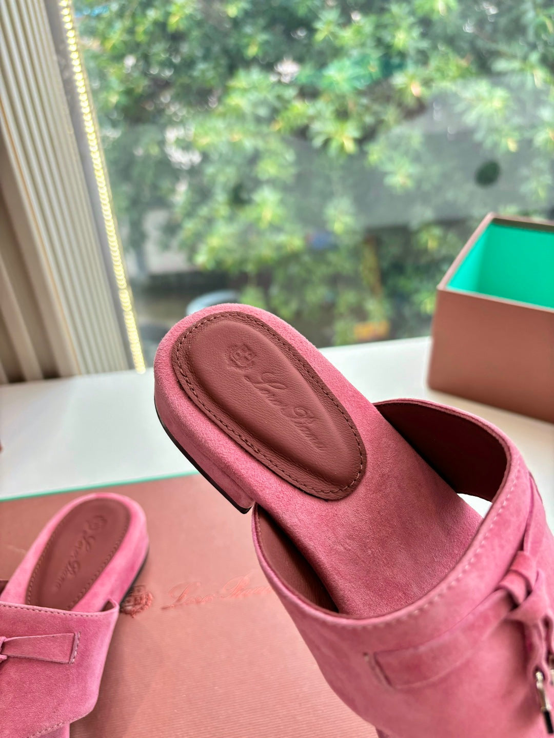 LP THONG SANDALS 25S IN PINK SUEDE