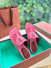 LP THONG SANDALS 25S IN PINK SUEDE