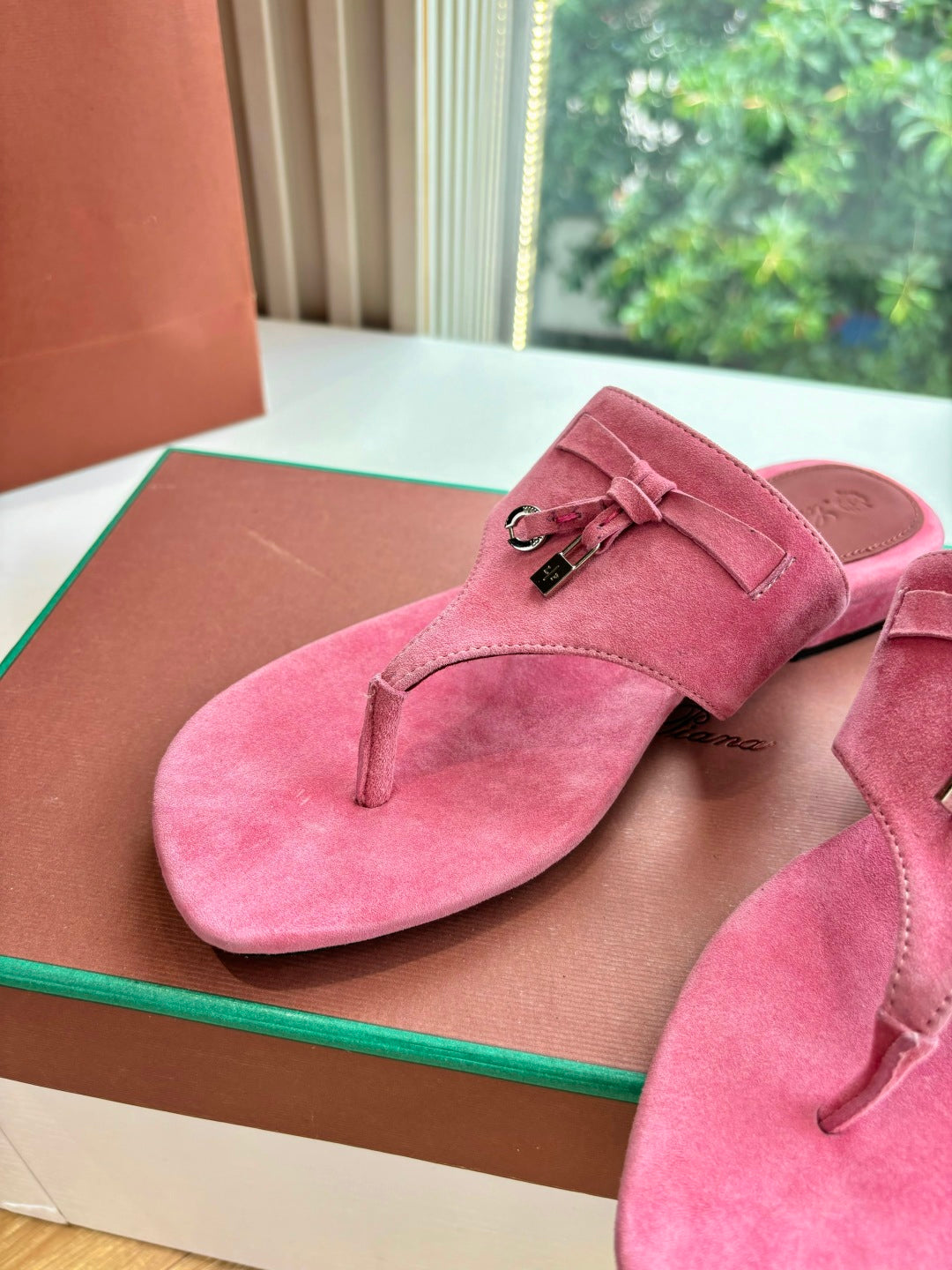 LP THONG SANDALS 25S IN PINK SUEDE