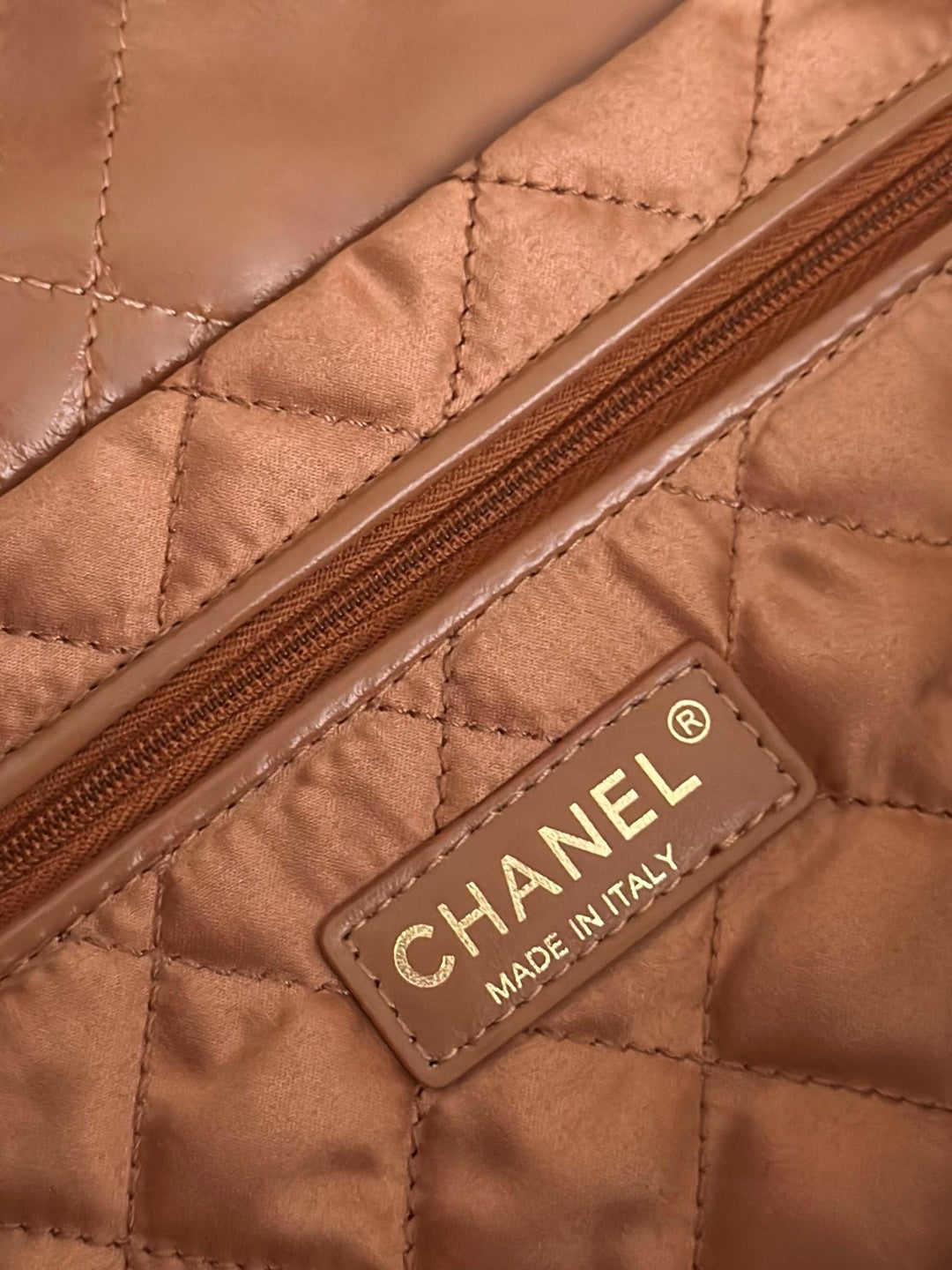 CHANEL 26S 22 BAG 42 IN CARAMEL BROWN QUILTED SHINY CALFSKIN