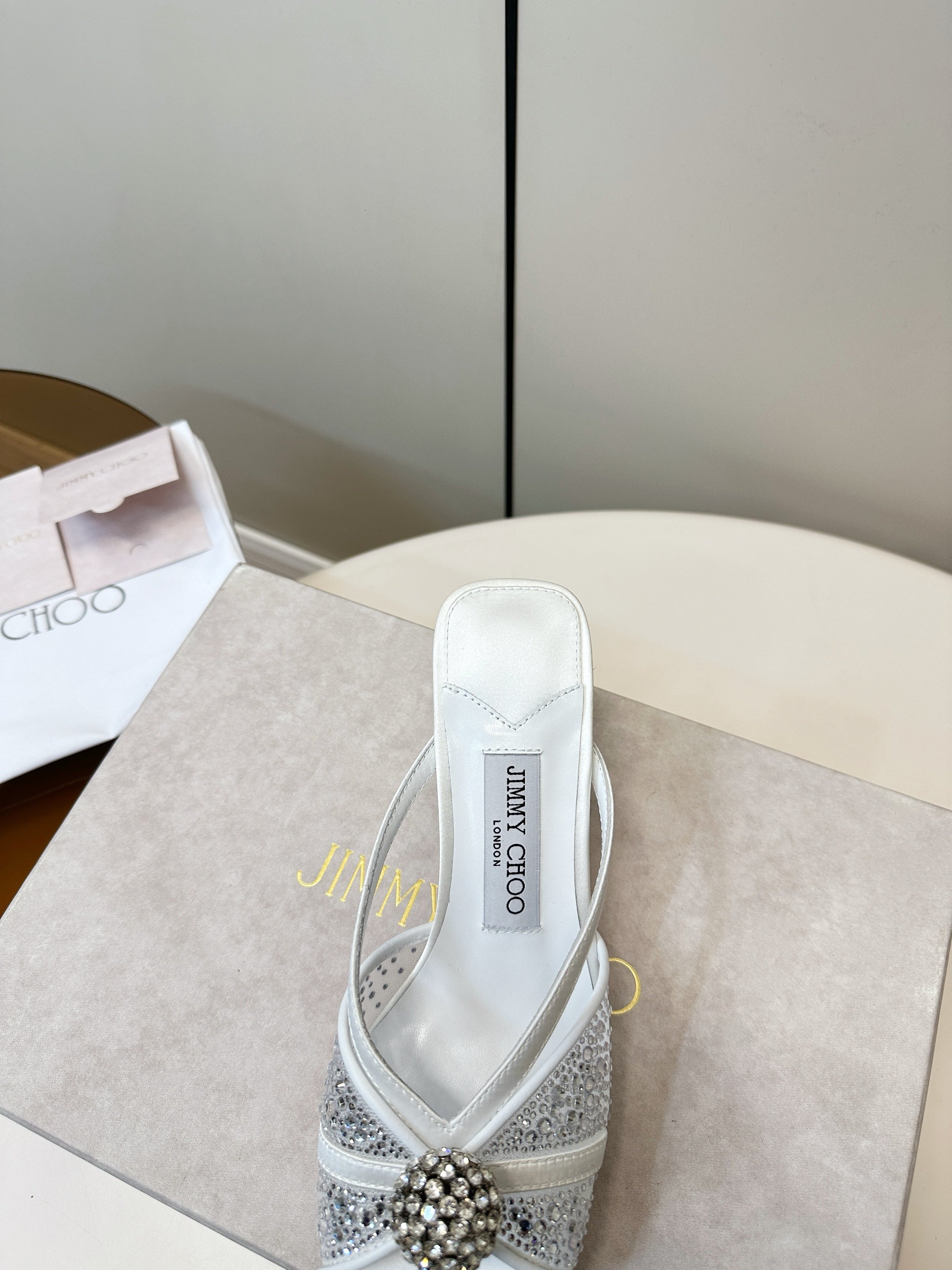 JIMMY CHOO 26S SACORA MULE 80 MM IN WHITE CRYSTAL EMBELLISHMENT