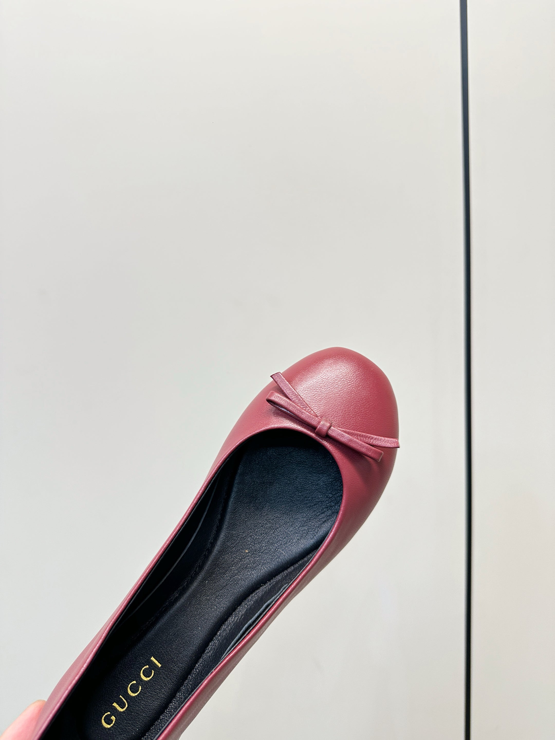 GUCCI 26S ROUND TOE BALLET FLATS IN DARK RED LAMBSKIN