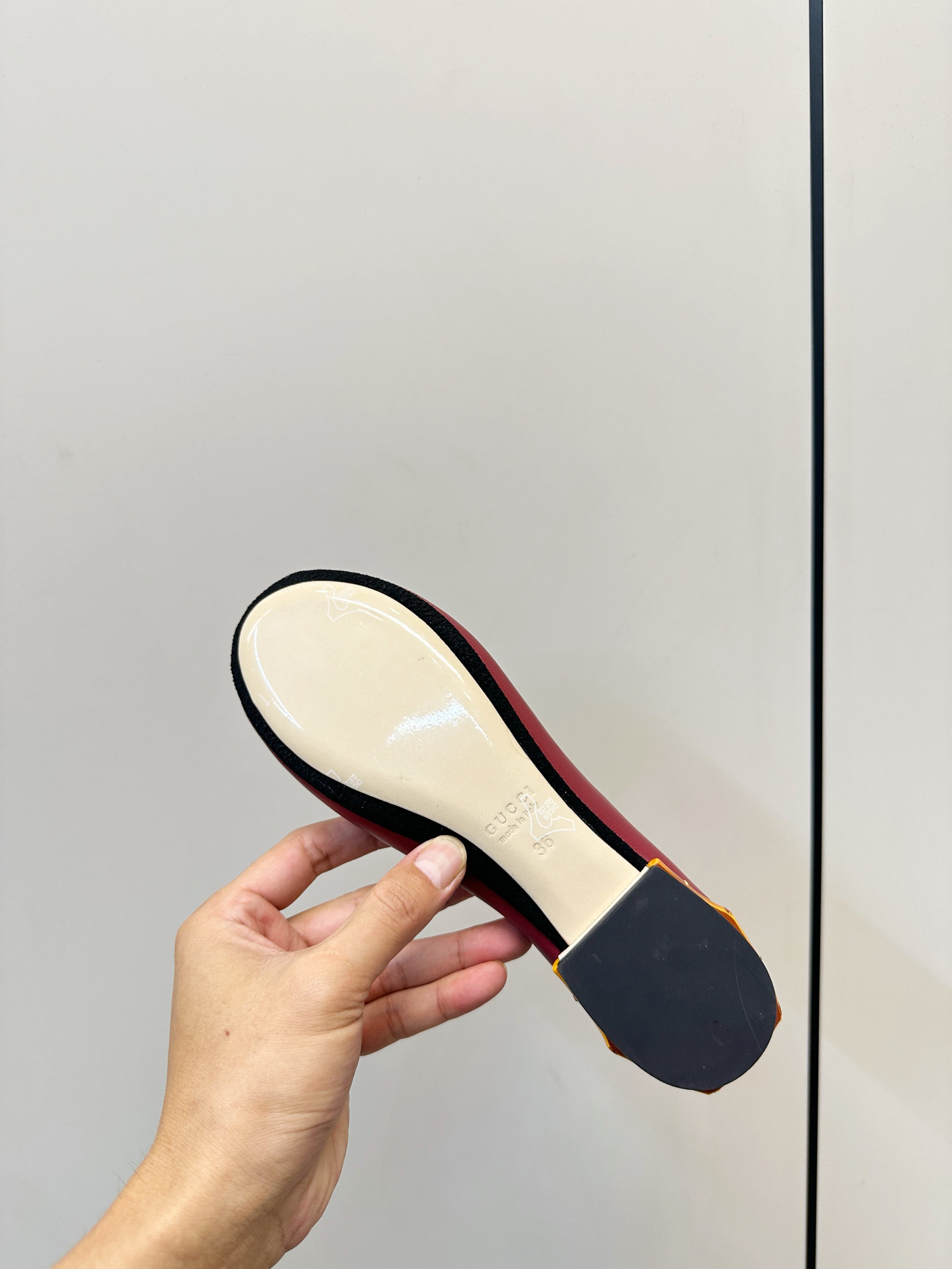 GUCCI 26S ROUND TOE BALLET FLATS IN DARK RED LAMBSKIN
