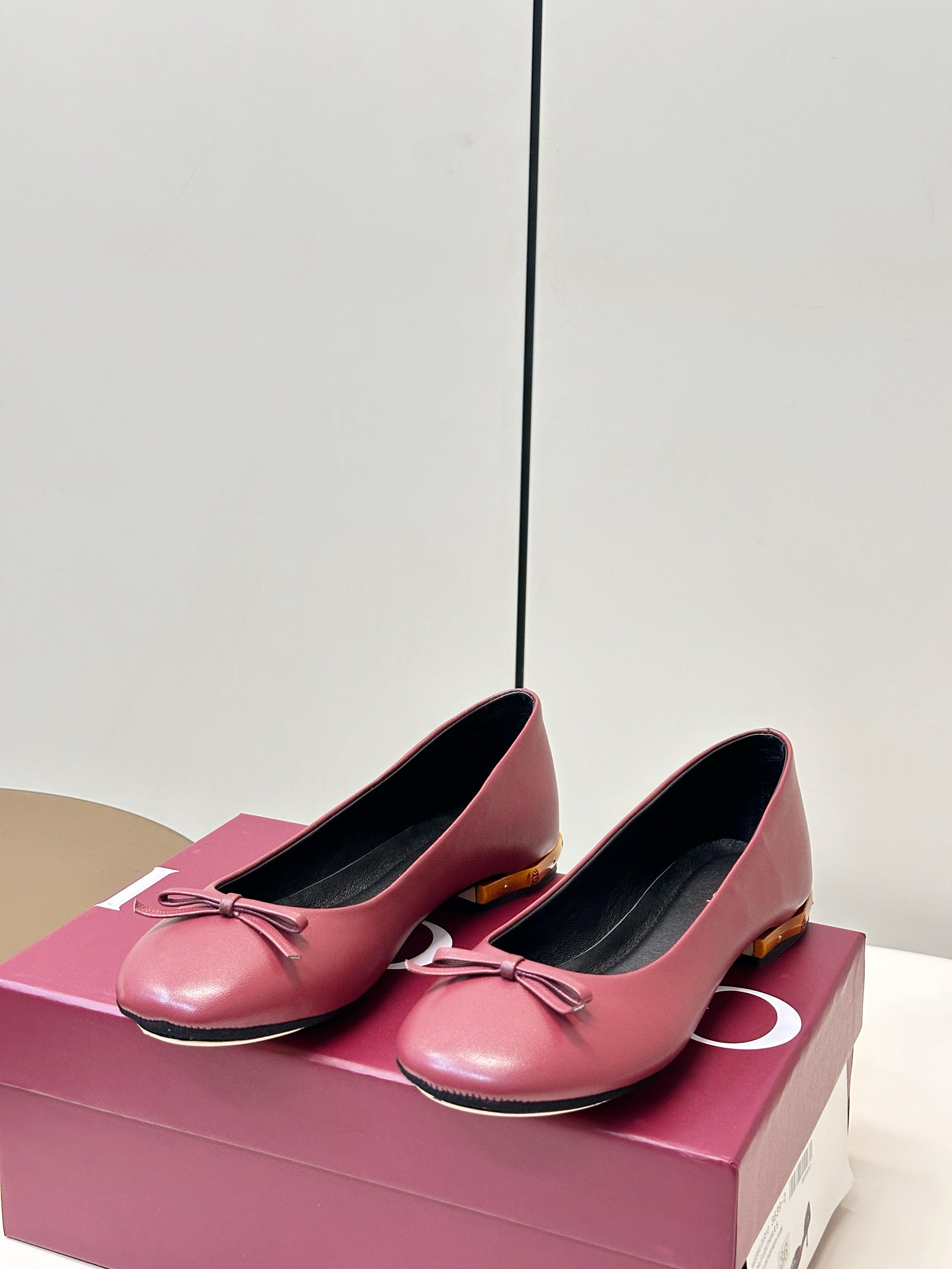 GUCCI 26S ROUND TOE BALLET FLATS IN DARK RED LAMBSKIN