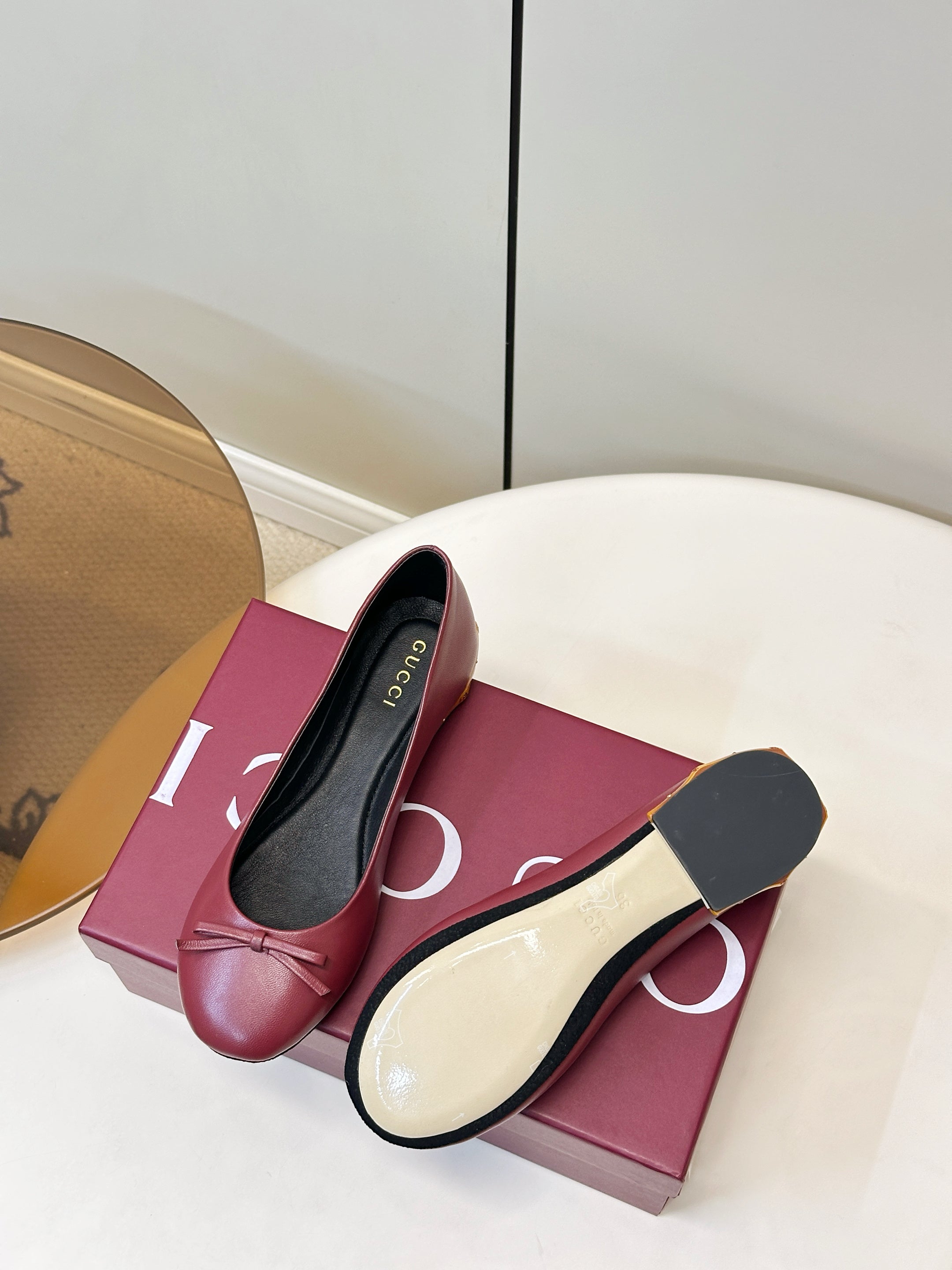 GUCCI 26S ROUND TOE BALLET FLATS IN DARK RED LAMBSKIN