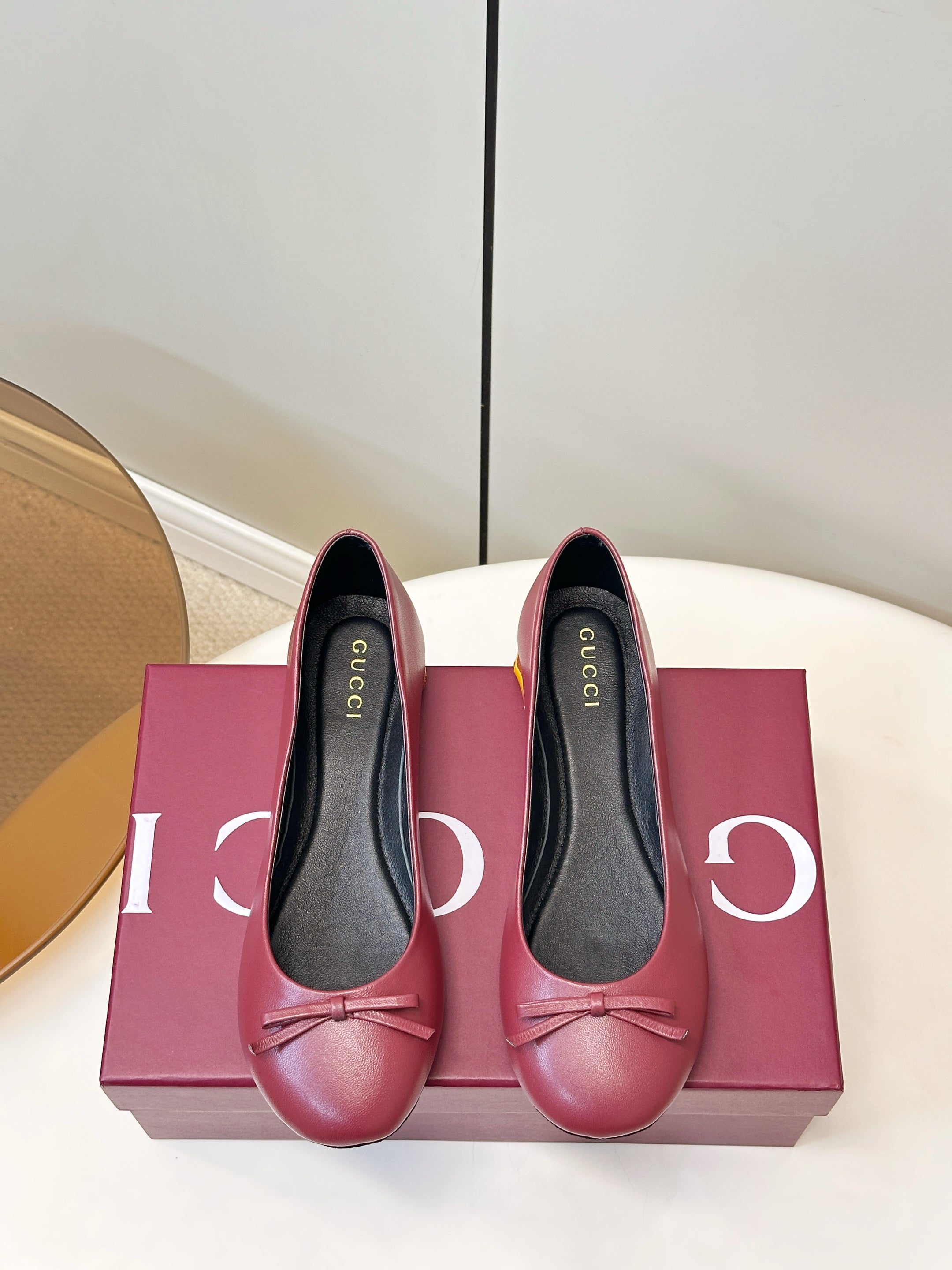 GUCCI 26S ROUND TOE BALLET FLATS IN DARK RED LAMBSKIN