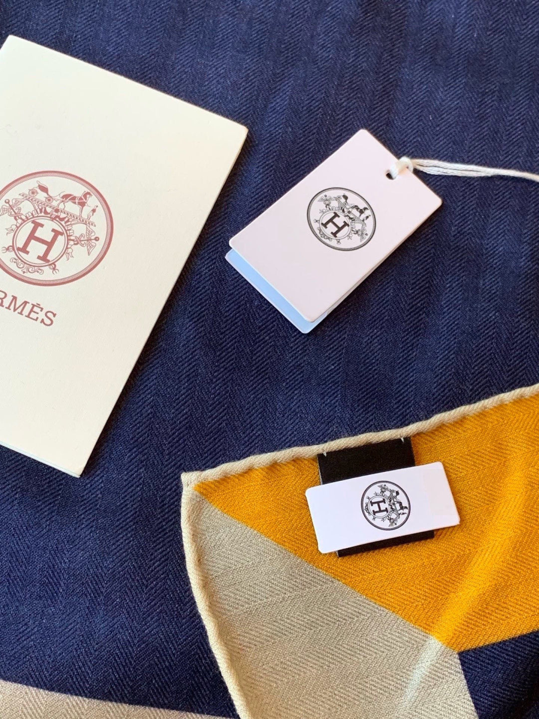 HERMES 26S SCARF 140 IN CASHMERE AND SILK 304242