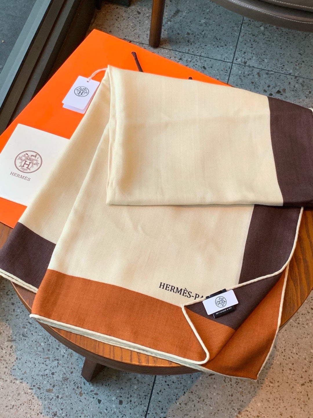HERMES 26S SCARF 140 IN CASHMERE AND SILK 304243