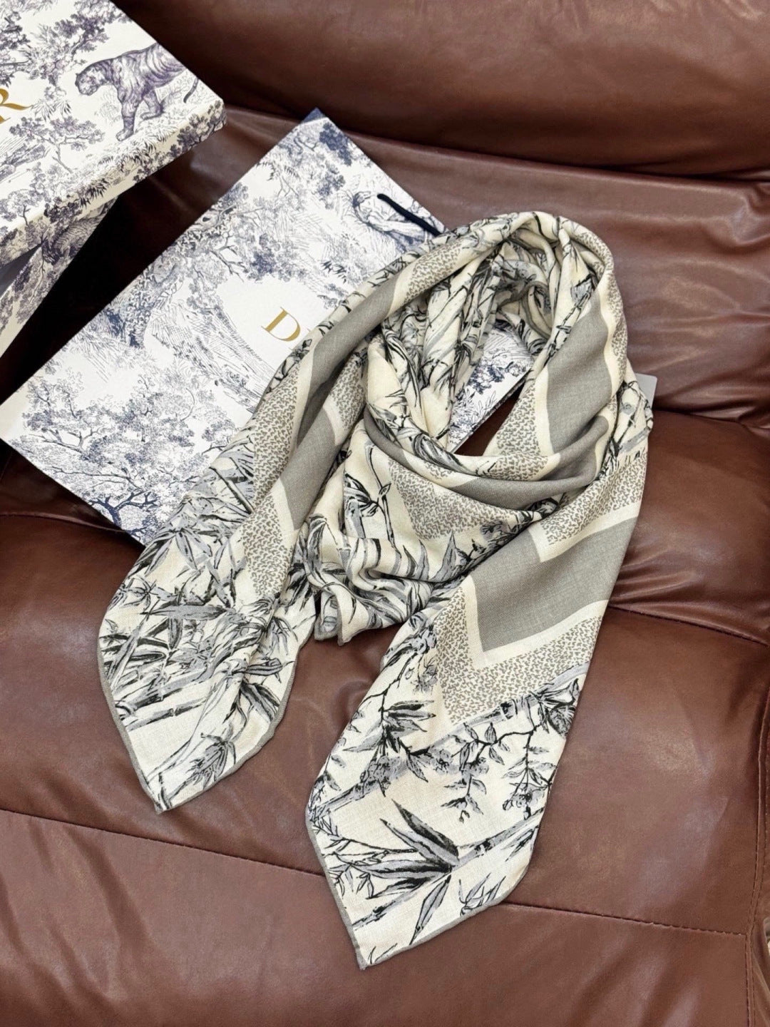 DIOR 26S SCARF 140CM IN CASHMERE SILK 304677
