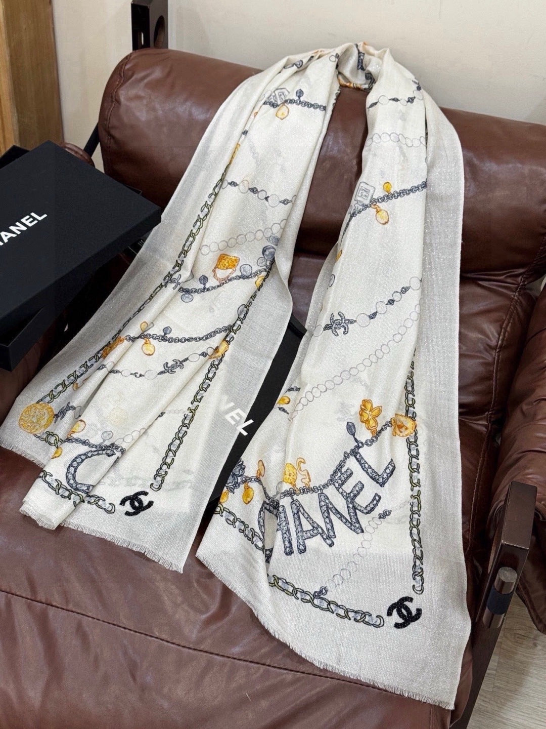CHANEL 26S SCARF 200 IN CASHMERE AND SILK 307228