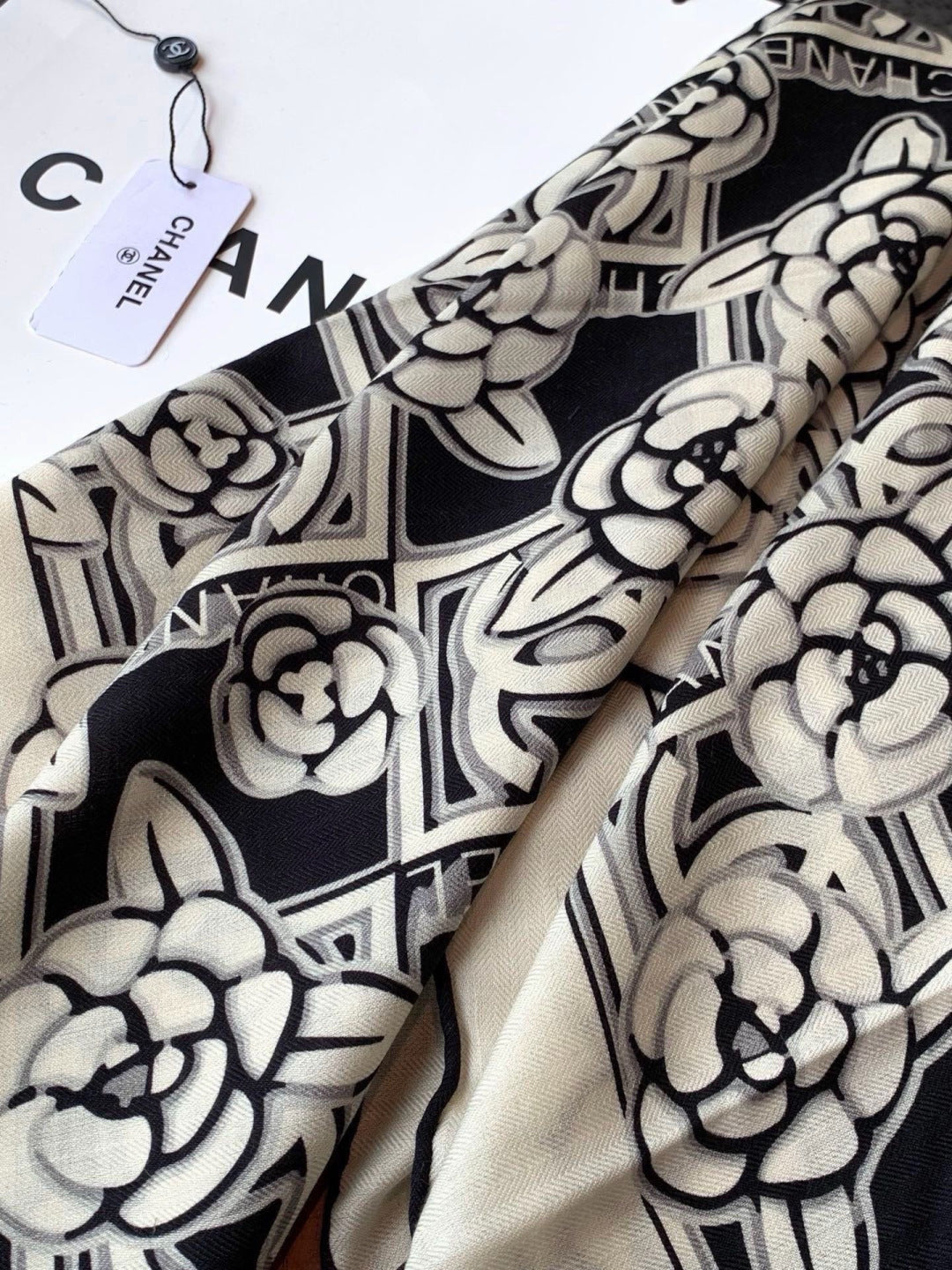 CHANEL 26S SCARF 140 IN CASHMERE AND SILK 309373