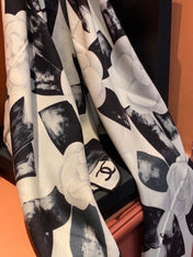 CHANEL 26S SCARF 140 IN SILK 311981