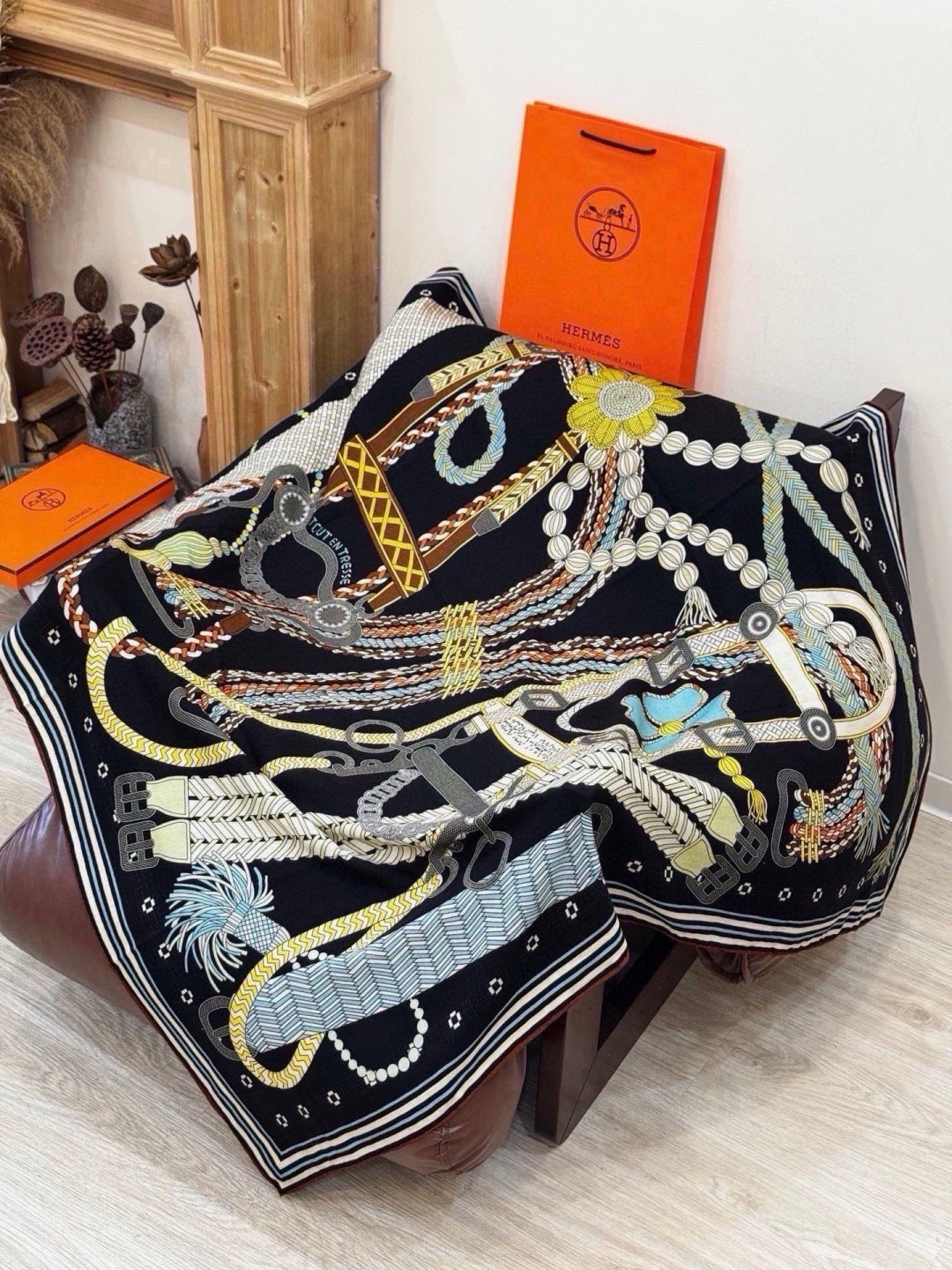 HERMES 26S PATTERNED SCARF 135 IN SILK AND CASHMERE 502435