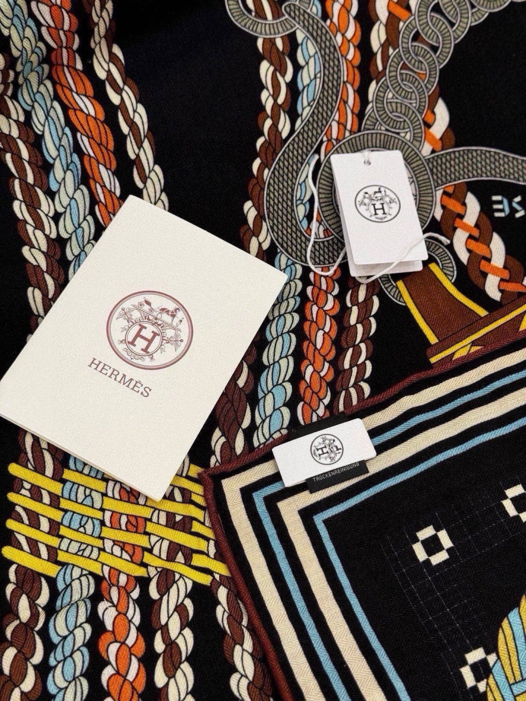 HERMES 26S PATTERNED SCARF 135 IN SILK AND CASHMERE 502435
