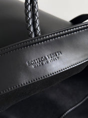BOTTEGA VENETA 25S MEDIUM LIBERTA 30 IN BLACK CALFSKIN GOLD HARDWARE