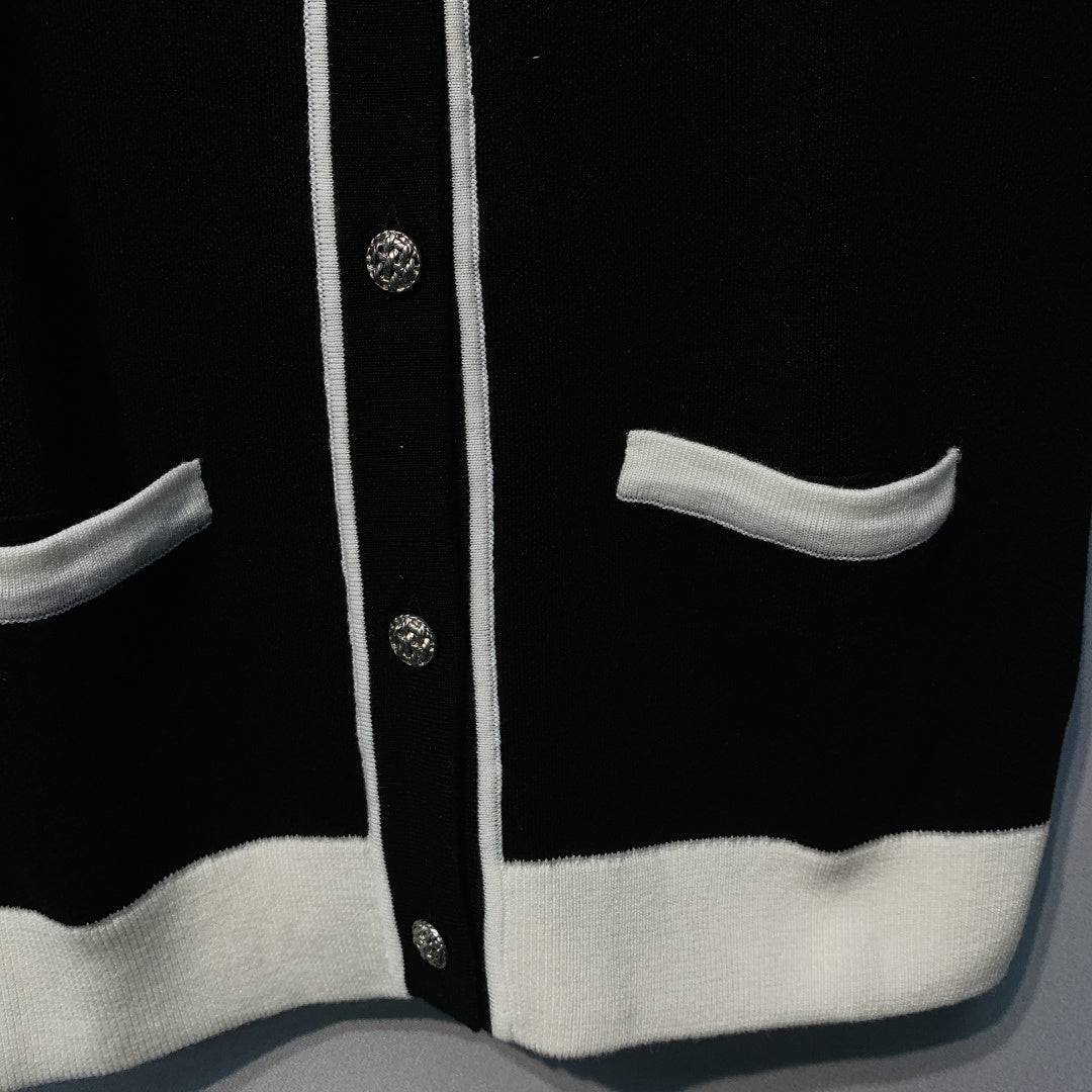 CHANEL 26S SLEEVELESS V-NECK BLAZER 670
