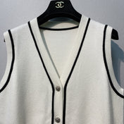 CHANEL 26S SLEEVELESS V-NECK BLAZER 669