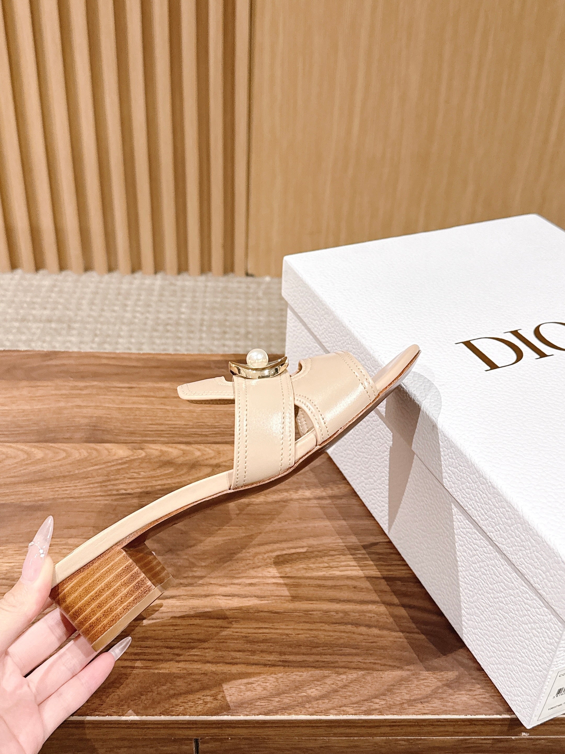 DIOR 26S LOW HEEL SLIDE SANDALS IN BEIGE CALFSKIN GOLD PEARL BUCKLE