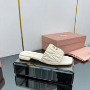 MATELASSÉ SLIDES IN OFF WHITE CALFSKIN