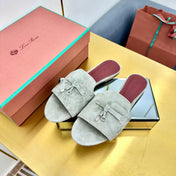 LP SANDALS 25S IN FOG GRAY SUEDE WITH SILVER HARDWARE
