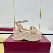 GG HIGH WEDGE SANDALS IN NUDE BEIGE FABRIC AND RAFFIA WITH GOLD HARDWARE