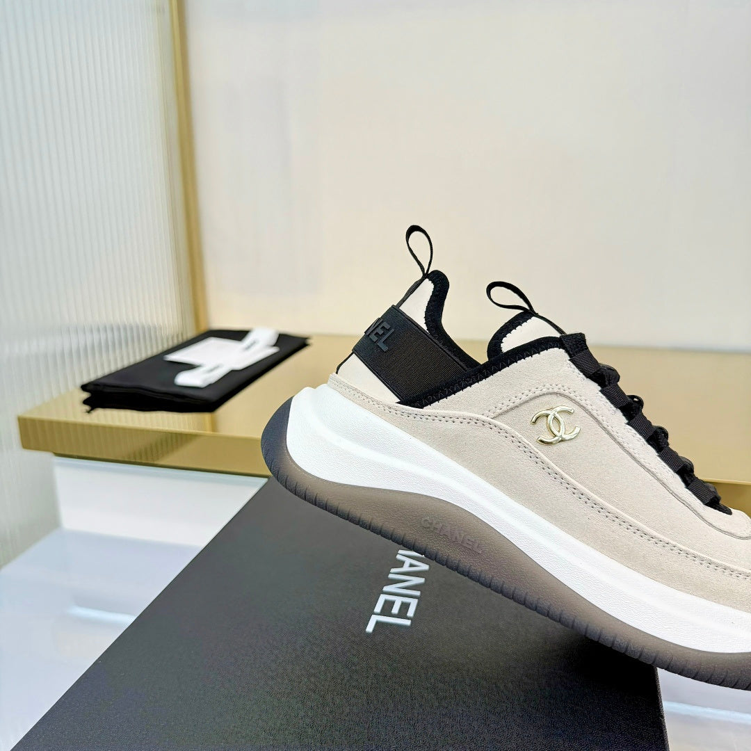 CHANEL 26S PLATFORM SNEAKERS IN BEIGE SUEDE WITH CC LOGO
