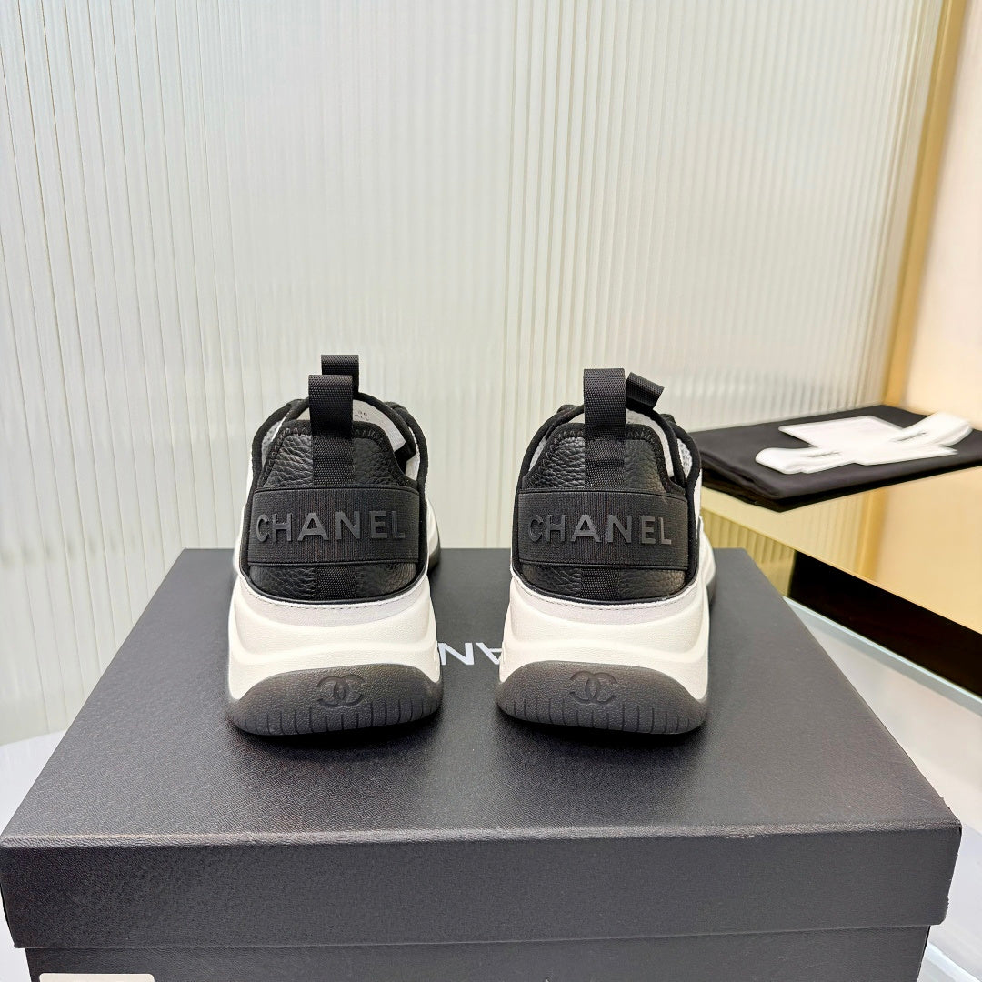 CHANEL 26S PLATFORM SNEAKERS IN WHITE SUEDE AND FABRIC WITH CC LOGO