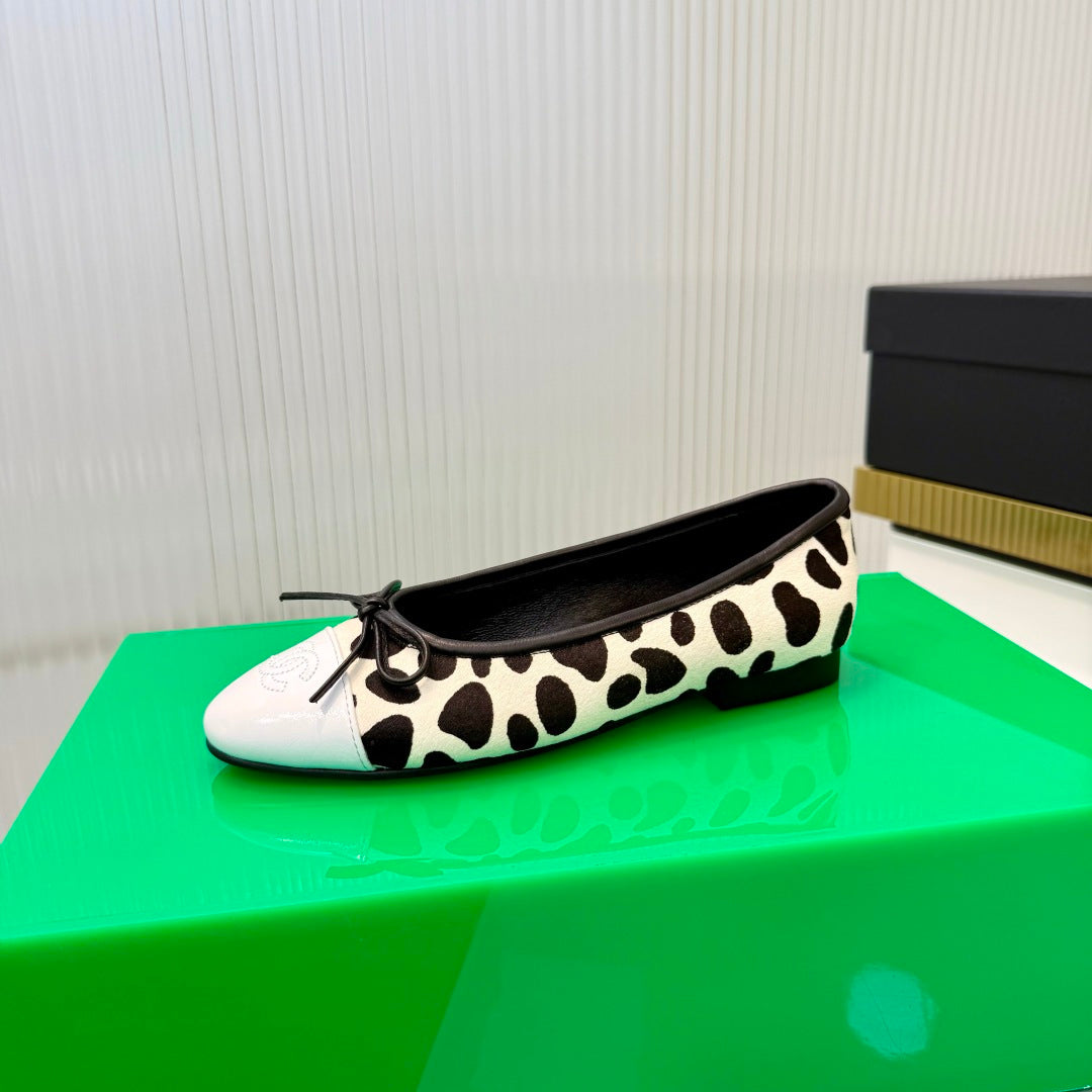 CHANEL 26S FLAT SHOES IN BEIGE AND BLACK LEOPARD PRINT PONY HAIR