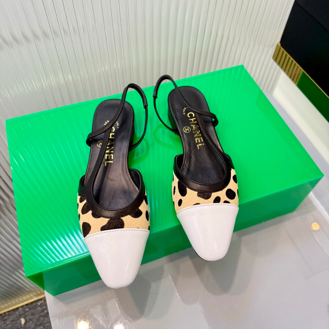 CHANEL 26S FLATS SLINGBACK IN WHITE PATENT CALFSKIN WITH LIGHT YELLOW PONY HAIR