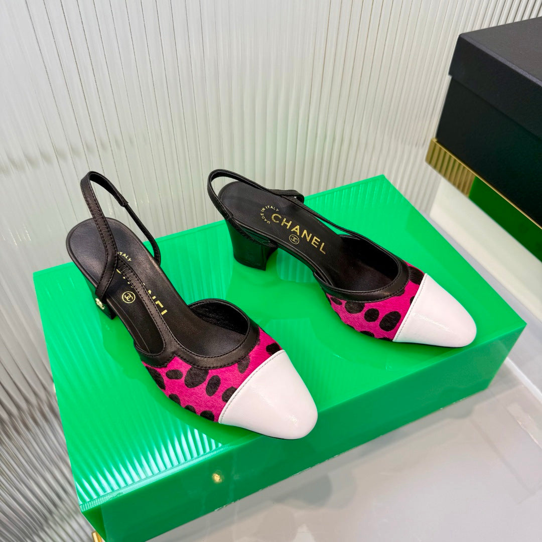 CHANEL 26S HIGH-HEEL SLINGBACKS 50 MM IN WHITE PATENT CALFSKIN WITH DARK PINK PONY HAIR