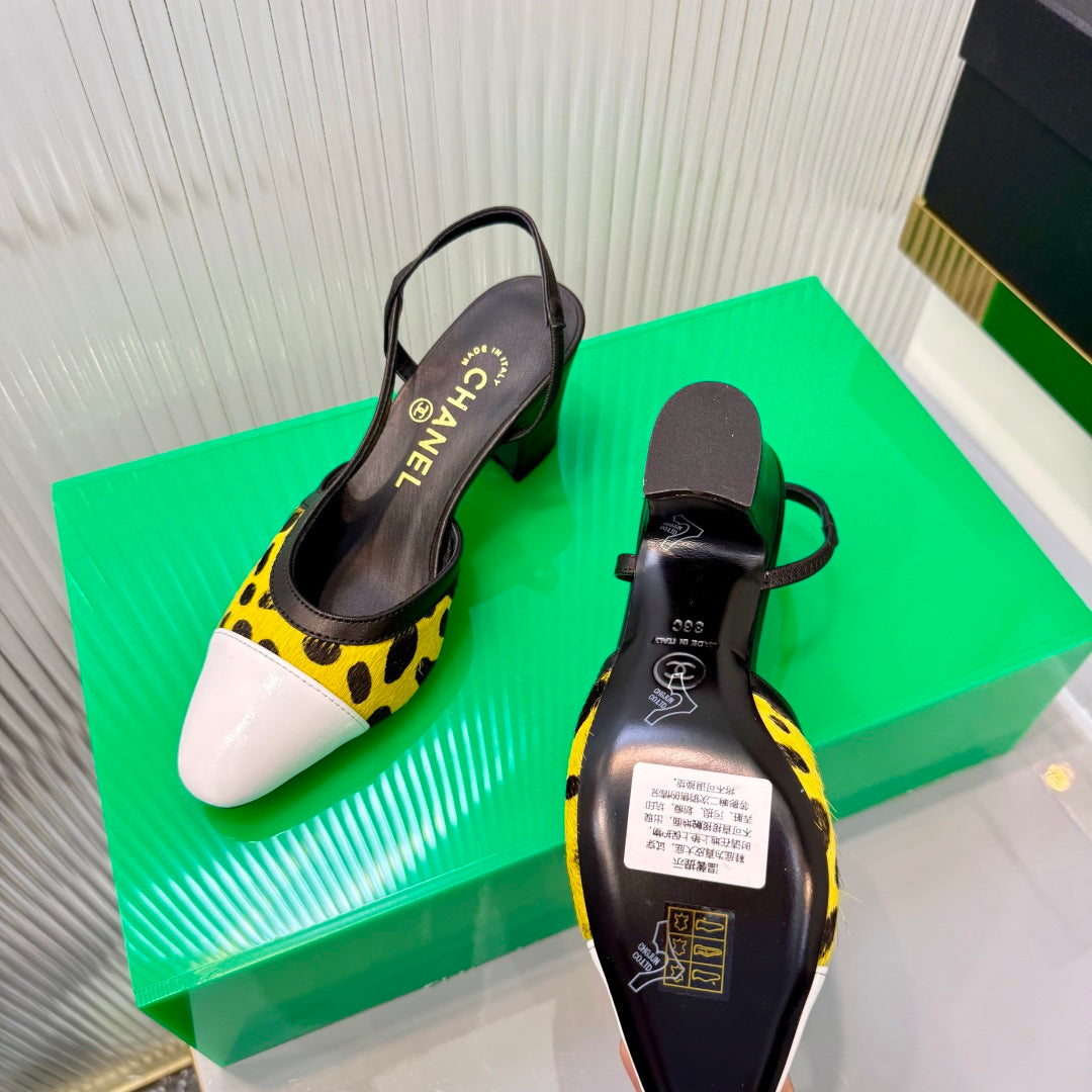 CHANEL 26S HIGH-HEEL SLINGBACKS 50 MM IN WHITE PATENT CALFSKIN WITH YELLOW PONY HAIR