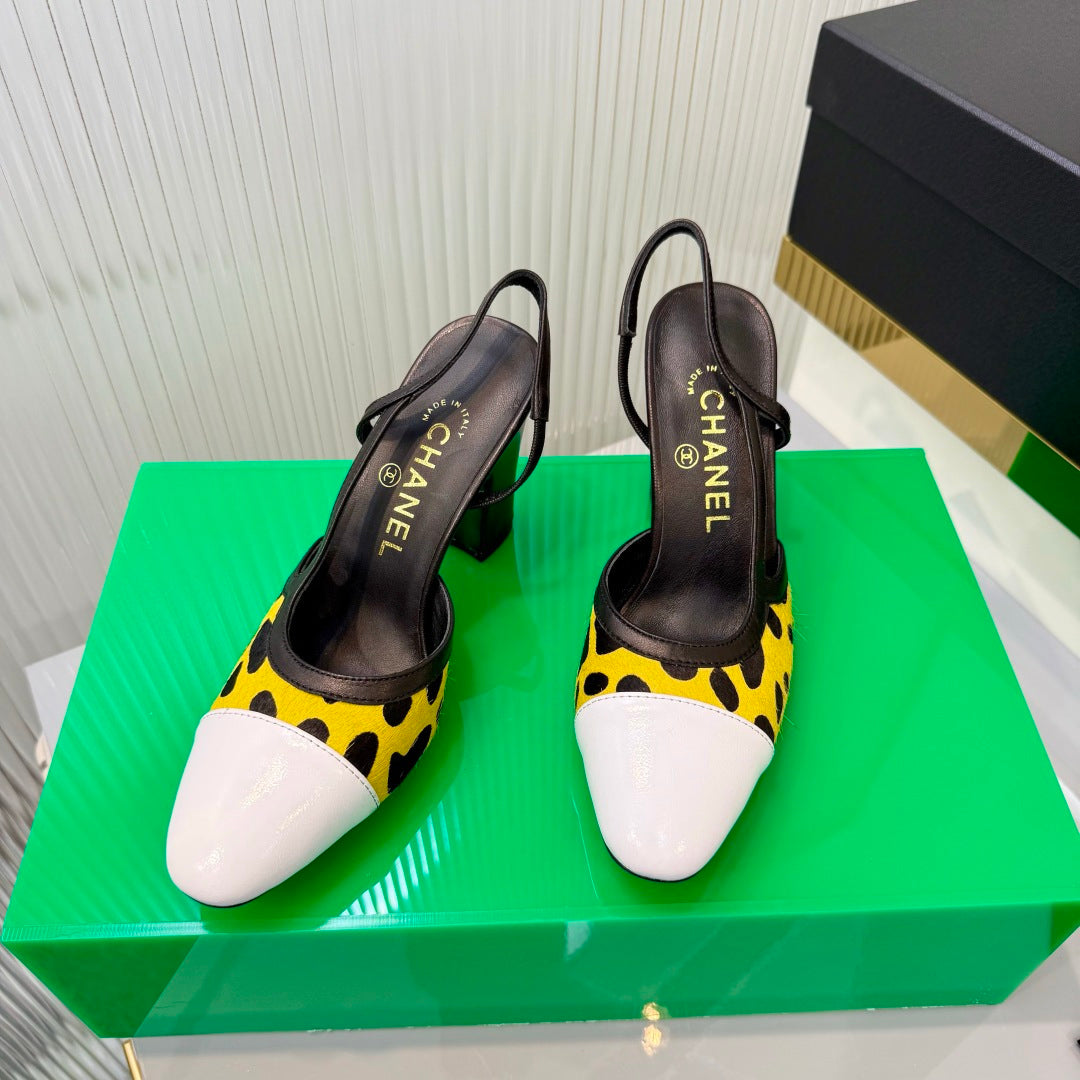 CHANEL 26S HIGH-HEEL SLINGBACKS 70 MM IN WHITE PATENT CALFSKIN WITH YELLOW PONY HAIR