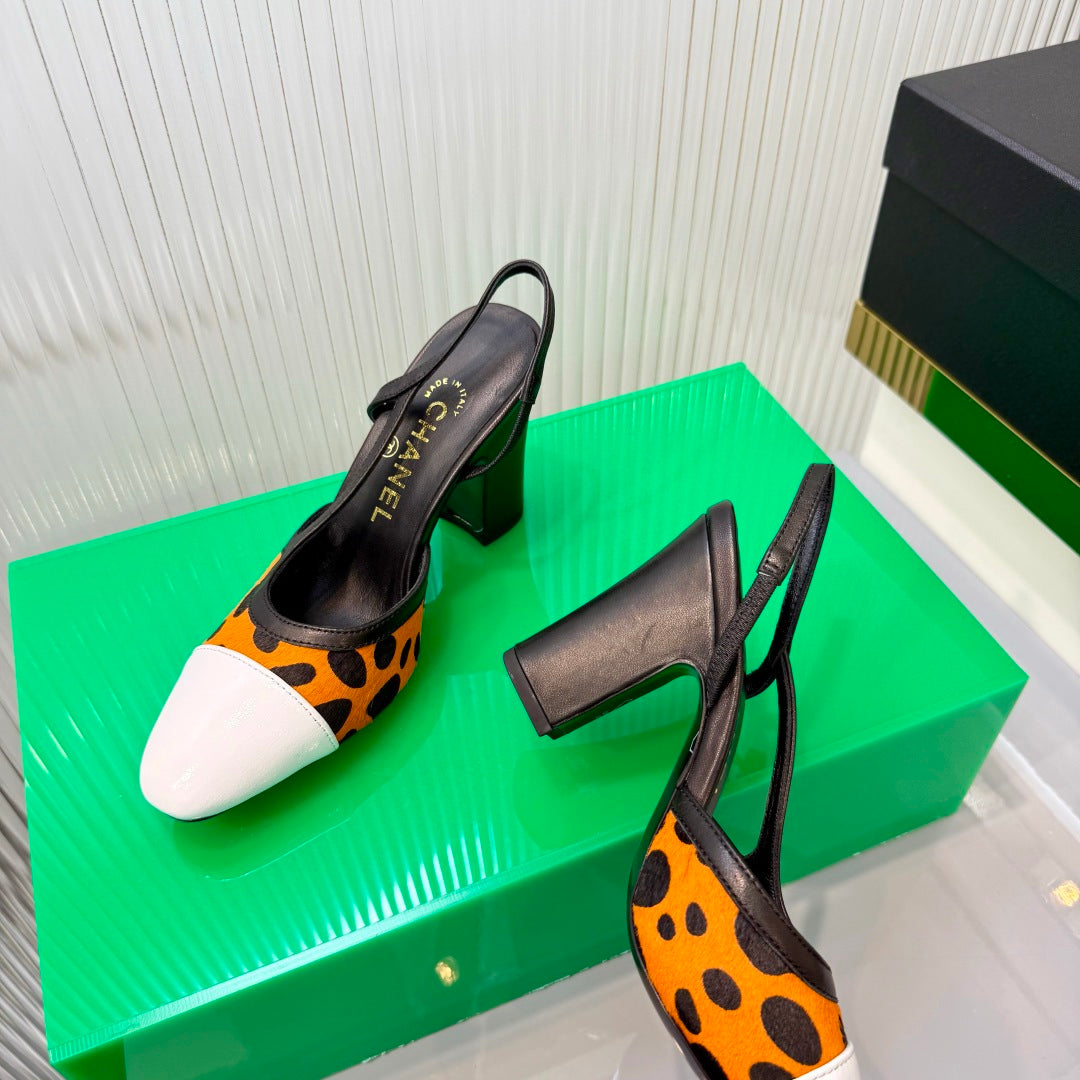 CHANEL 26S HIGH-HEEL SLINGBACKS 70 MM IN WHITE PATENT CALFSKIN WITH ORANGE PONY HAIR