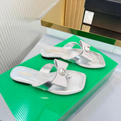 CHANEL 26S THONG SANDALS IN SILVER LAMBSKIN AND FABRIC WITH BOW